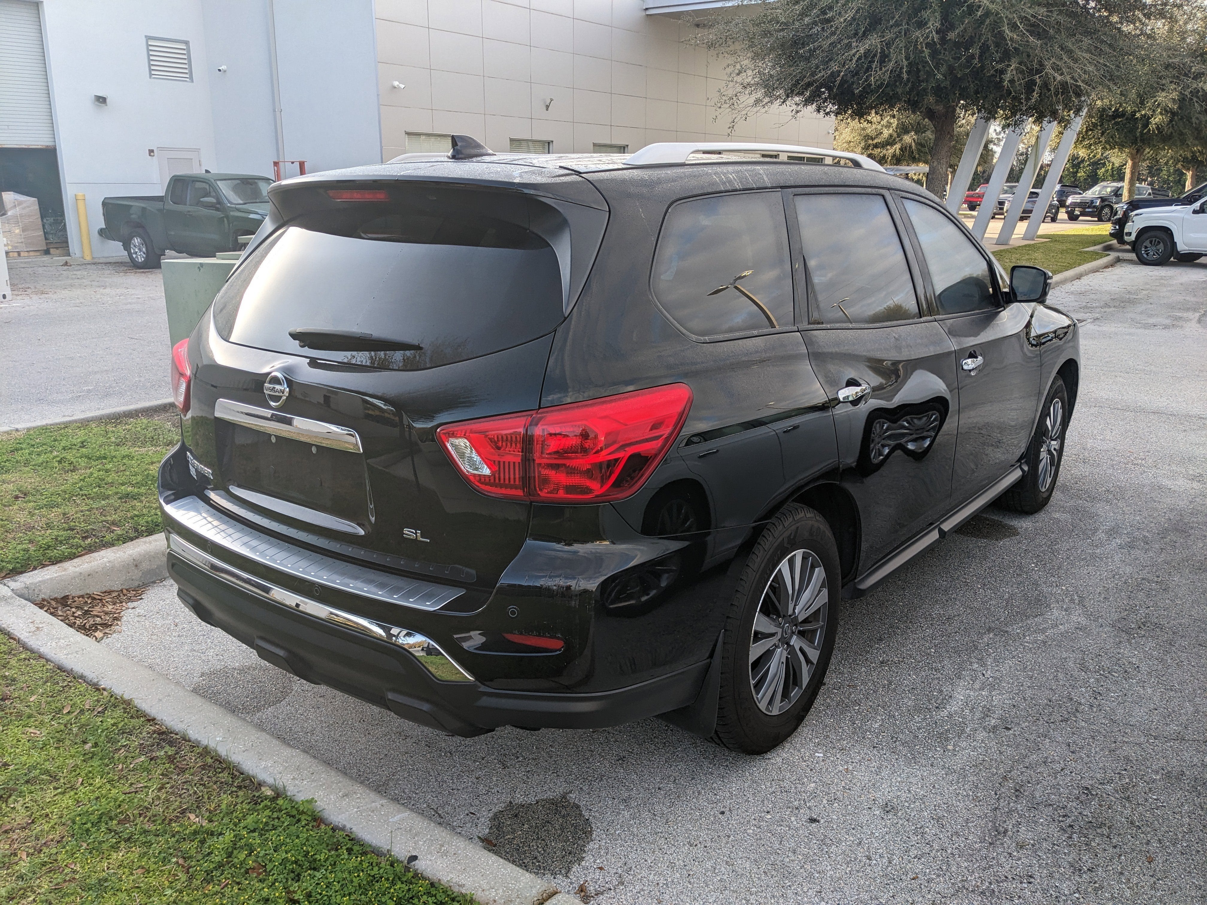 2020 Nissan Pathfinder SL