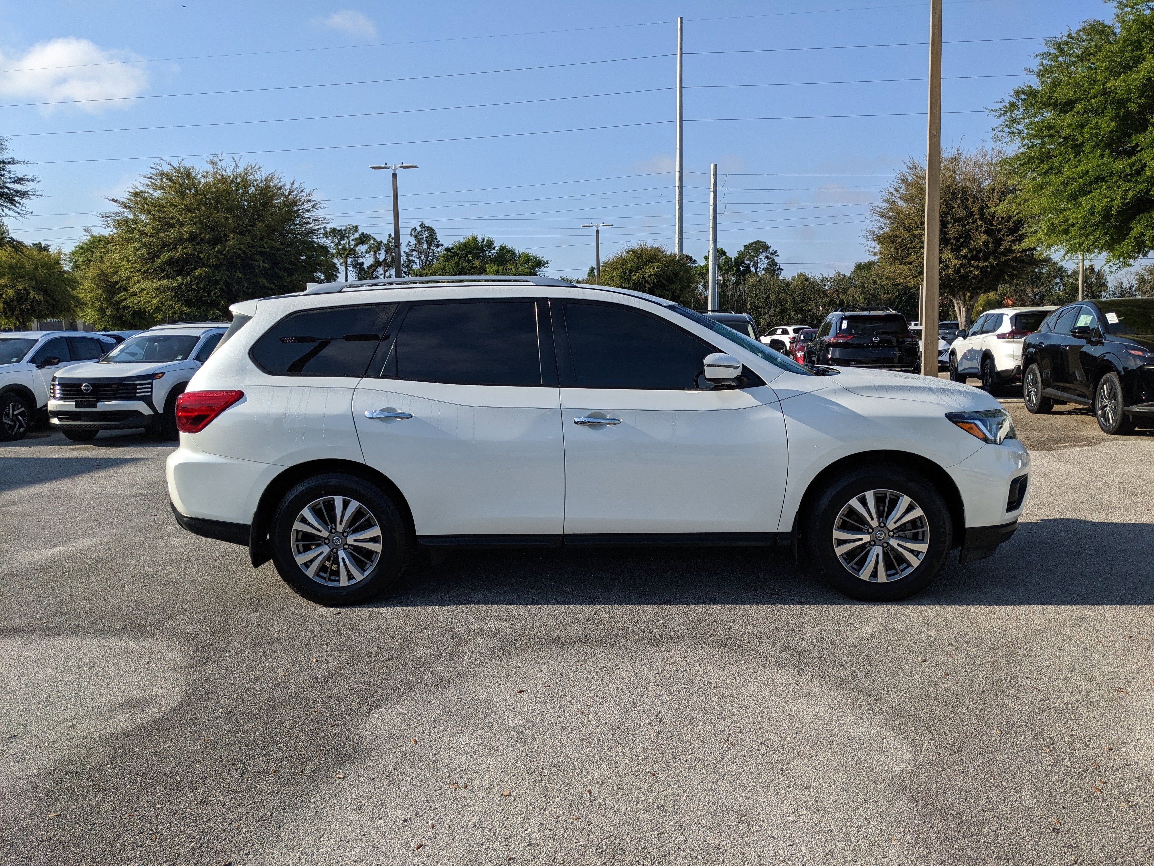 2019 Nissan Pathfinder SL
