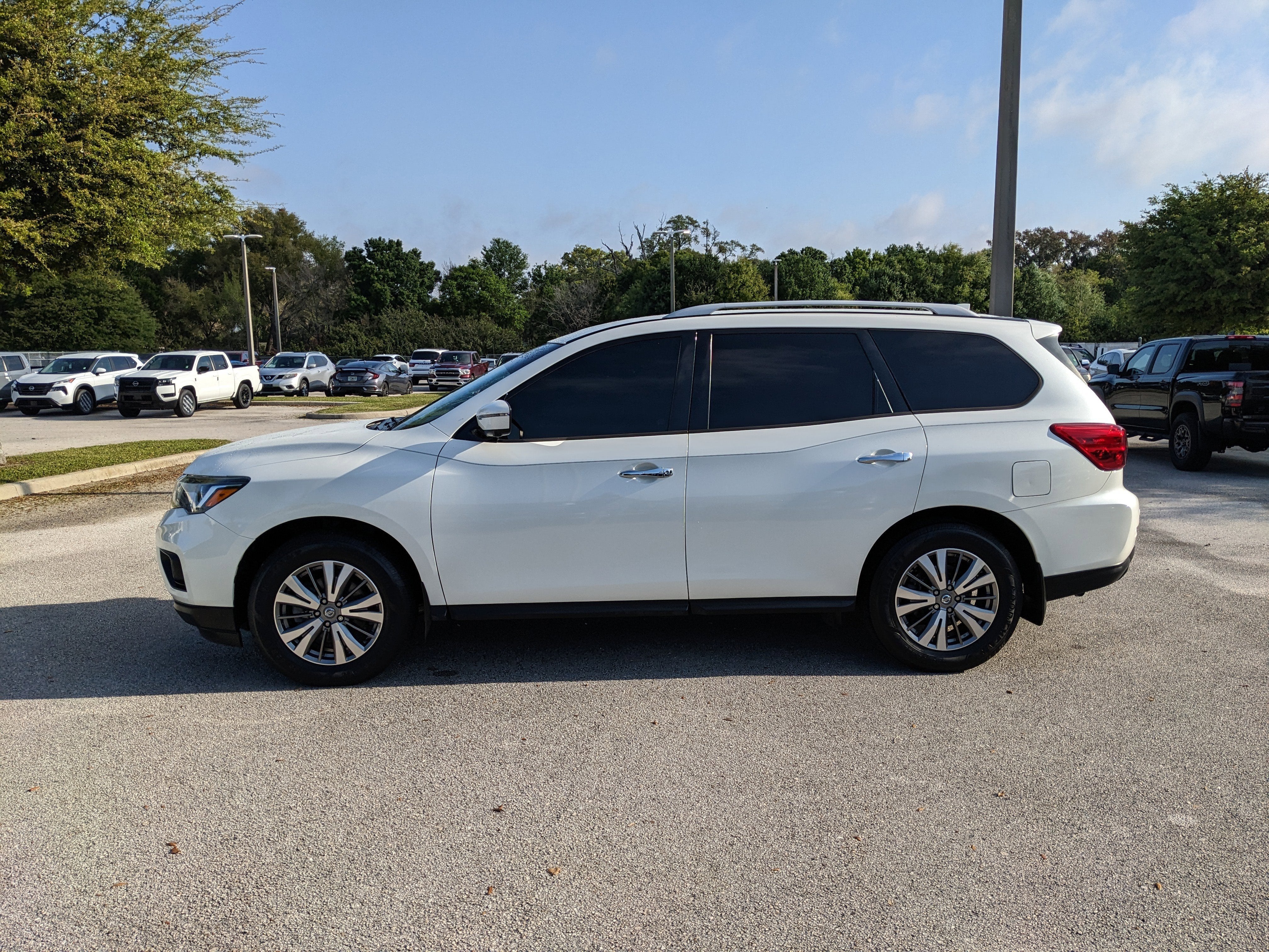 2019 Nissan Pathfinder SL