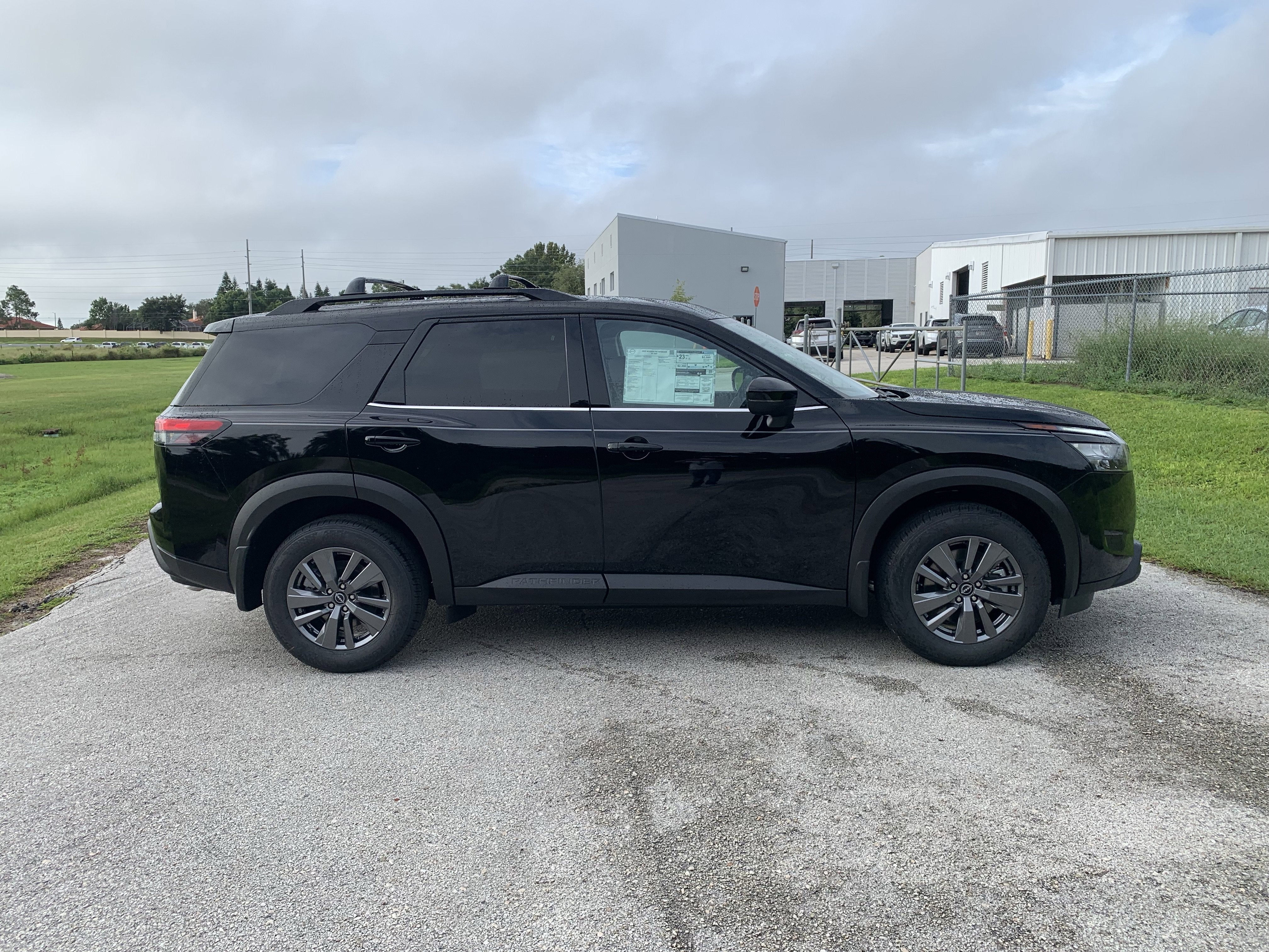 2025 Nissan Pathfinder SV