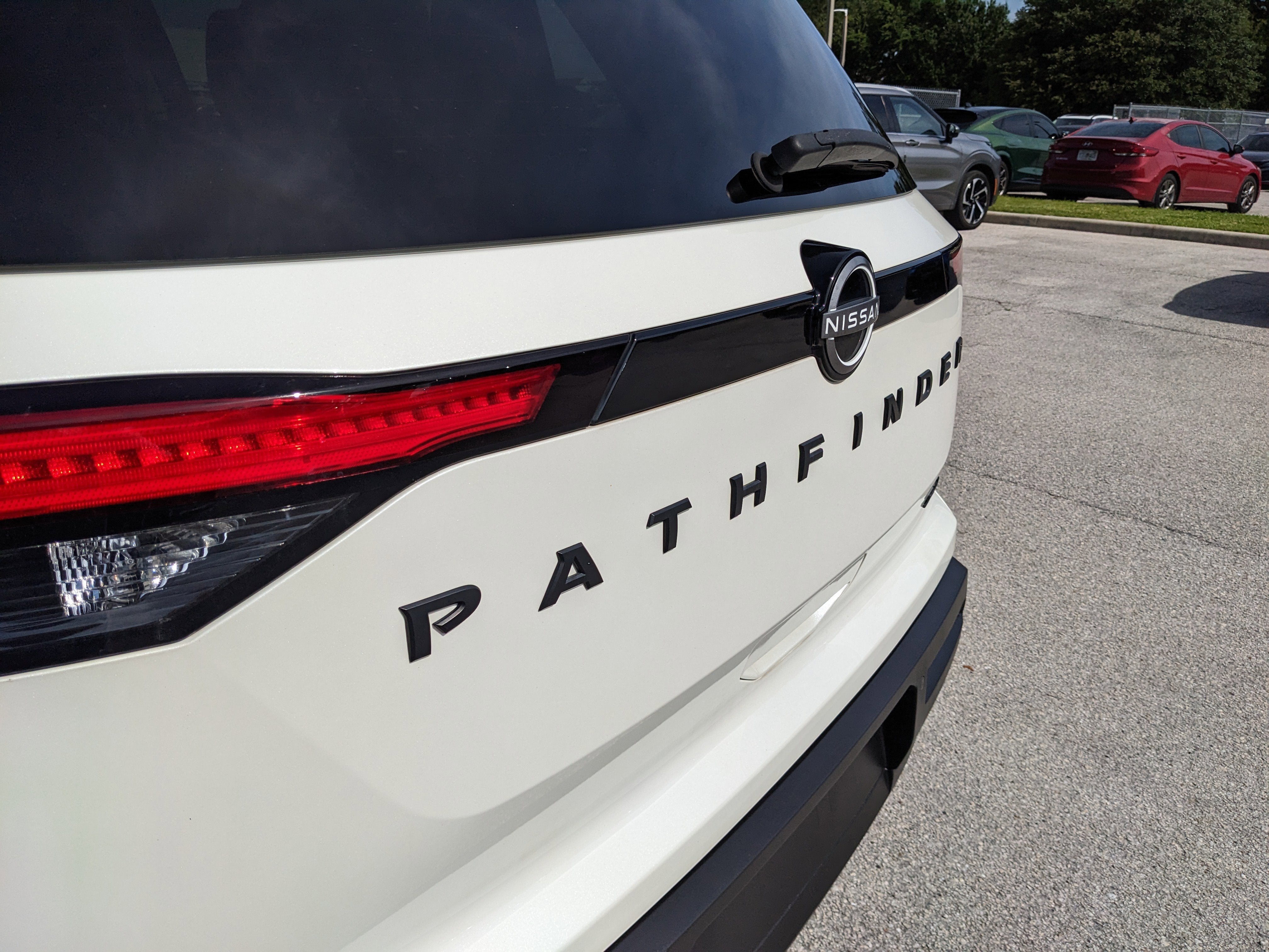 2024 Nissan Pathfinder SV