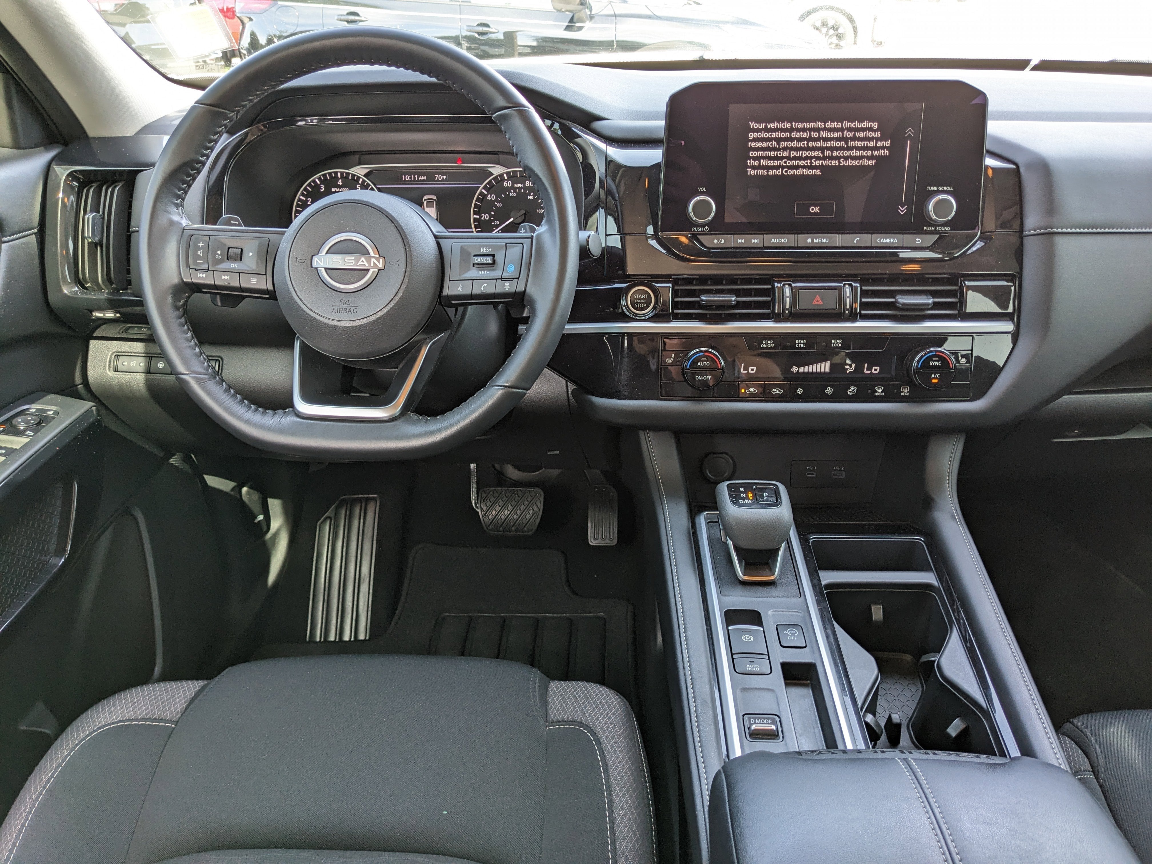 2024 Nissan Pathfinder SV
