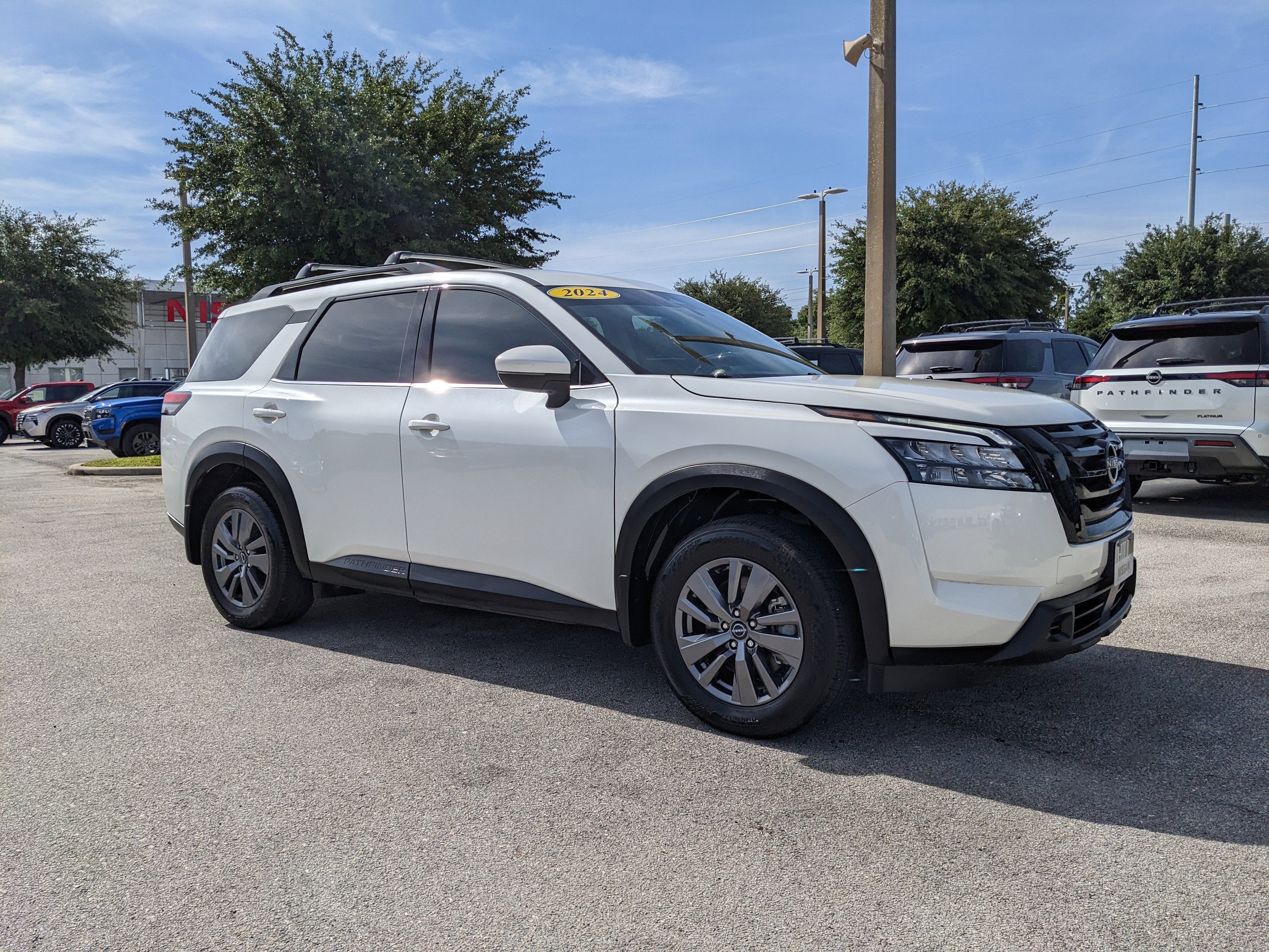 2024 Nissan Pathfinder SV