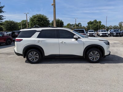 2024 Nissan Pathfinder SV