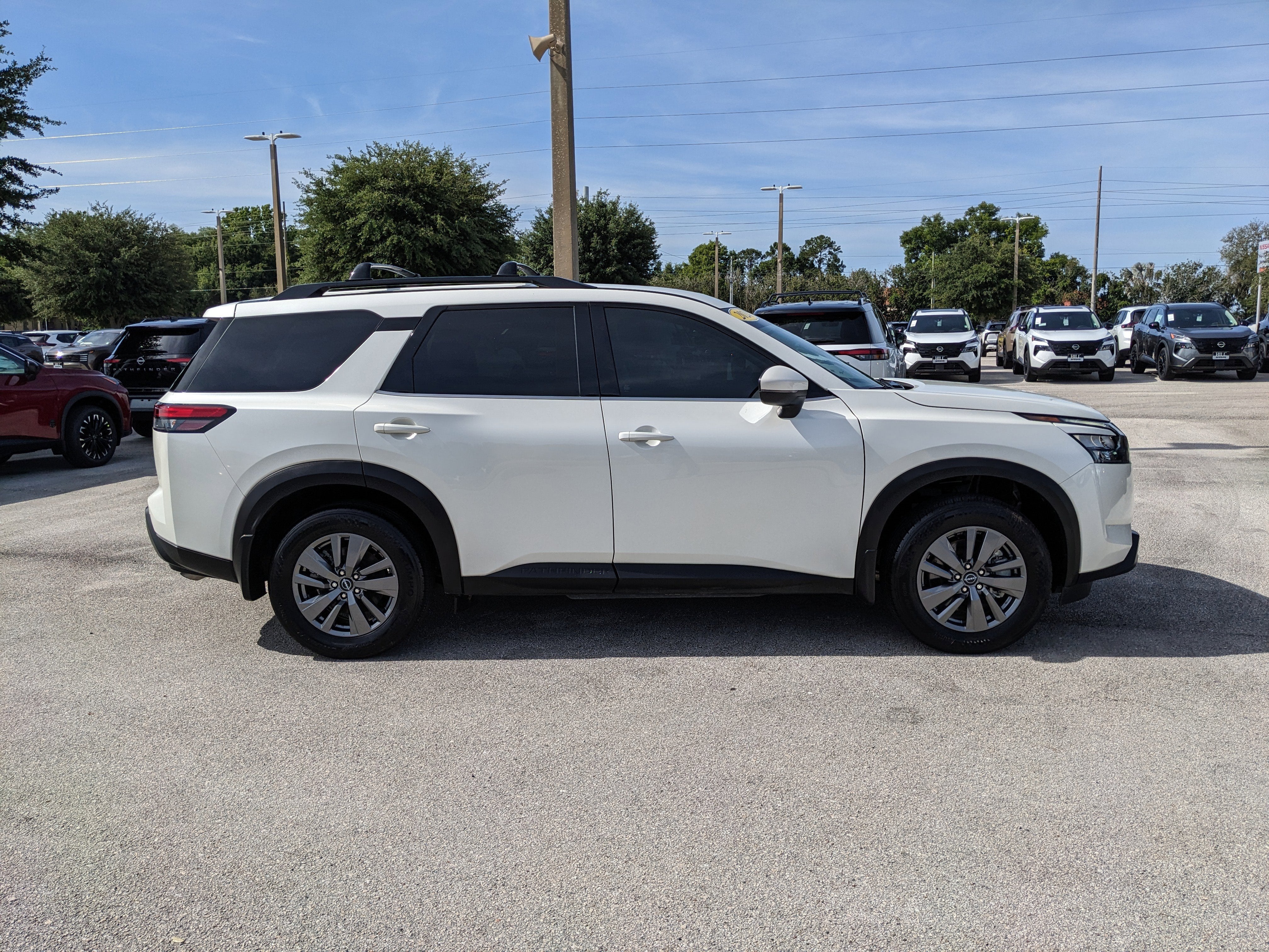 2024 Nissan Pathfinder SV