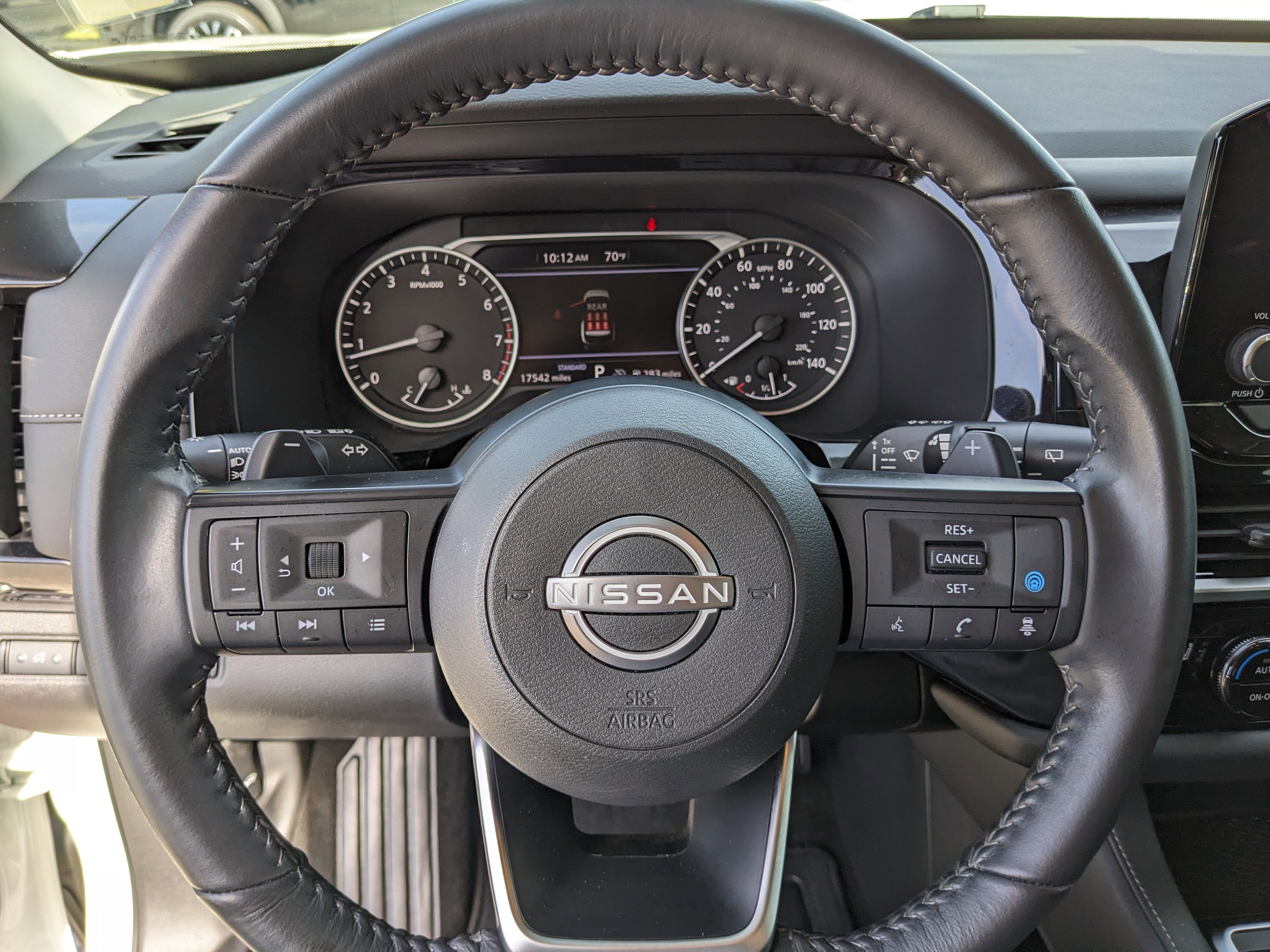 2024 Nissan Pathfinder SV