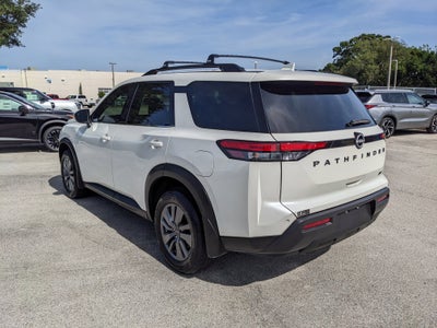 2024 Nissan Pathfinder SV
