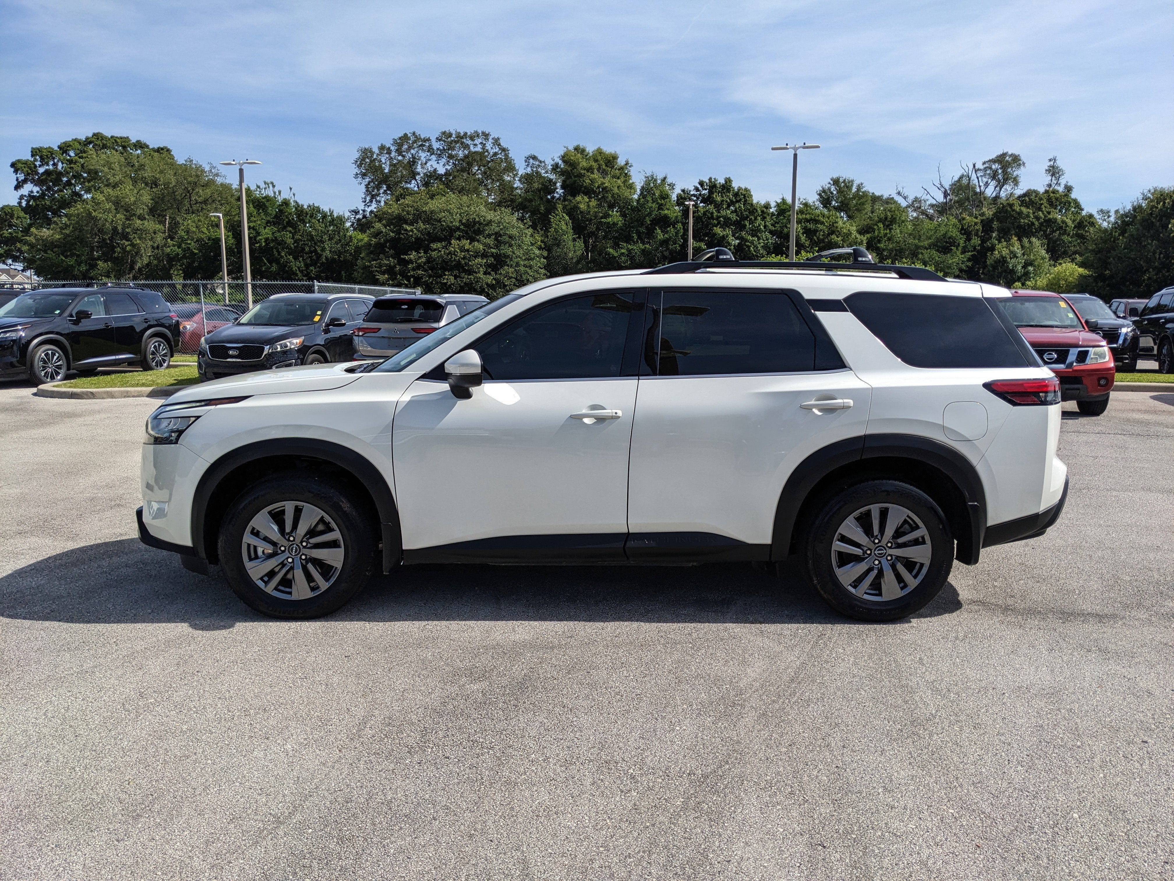 2024 Nissan Pathfinder SV