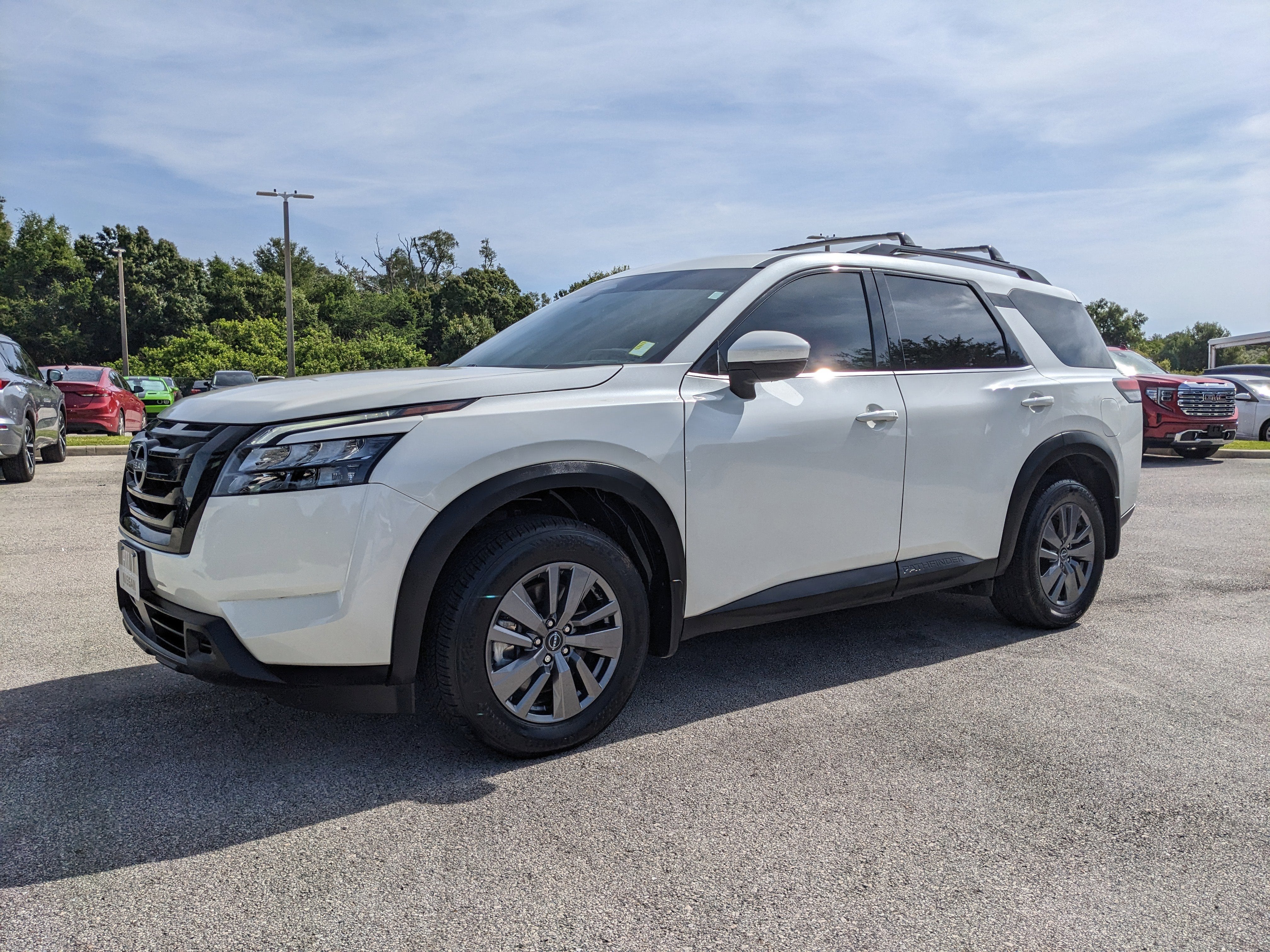 2024 Nissan Pathfinder SV
