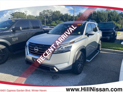 2025 Nissan Pathfinder SV