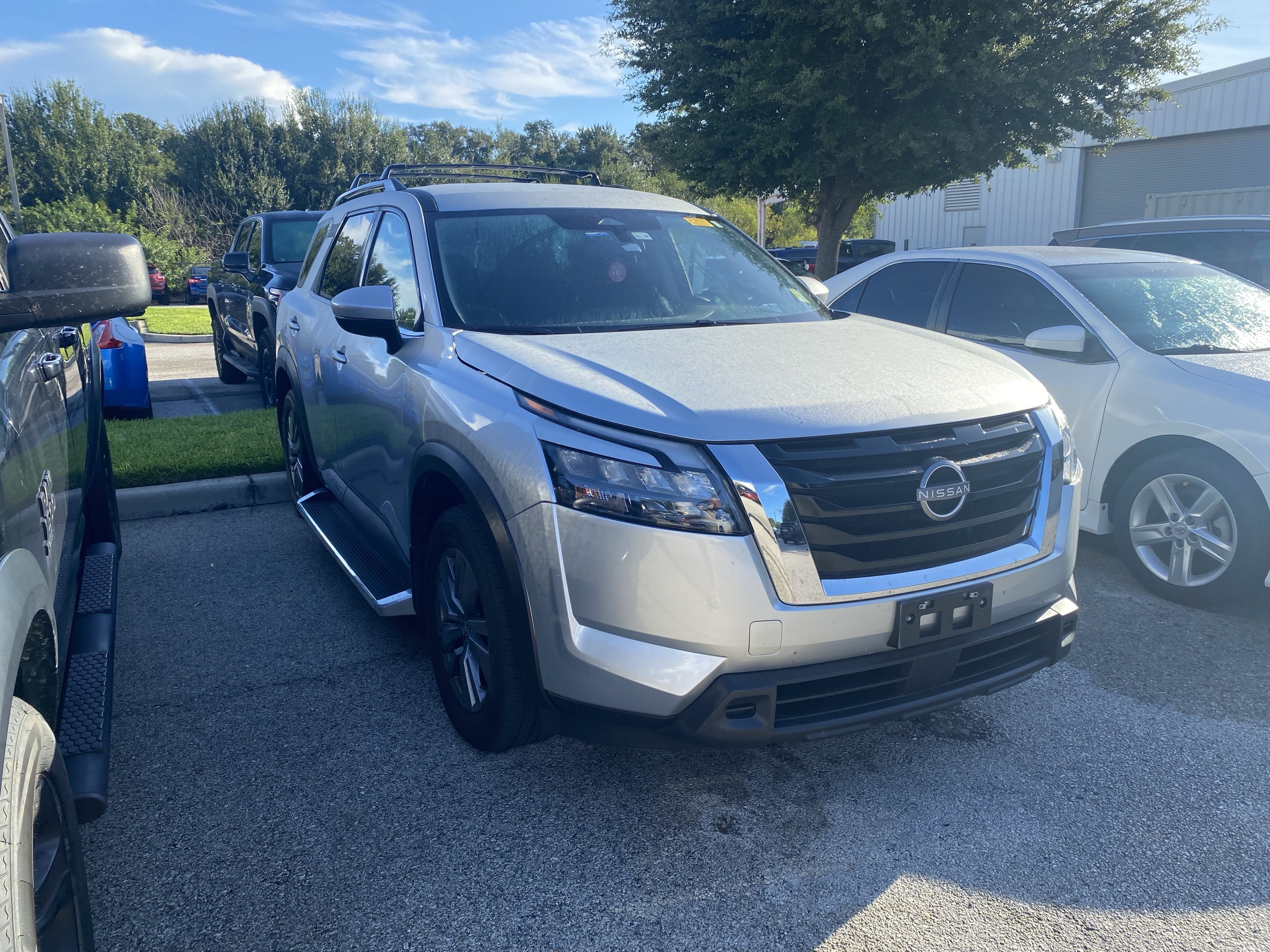 2025 Nissan Pathfinder SV