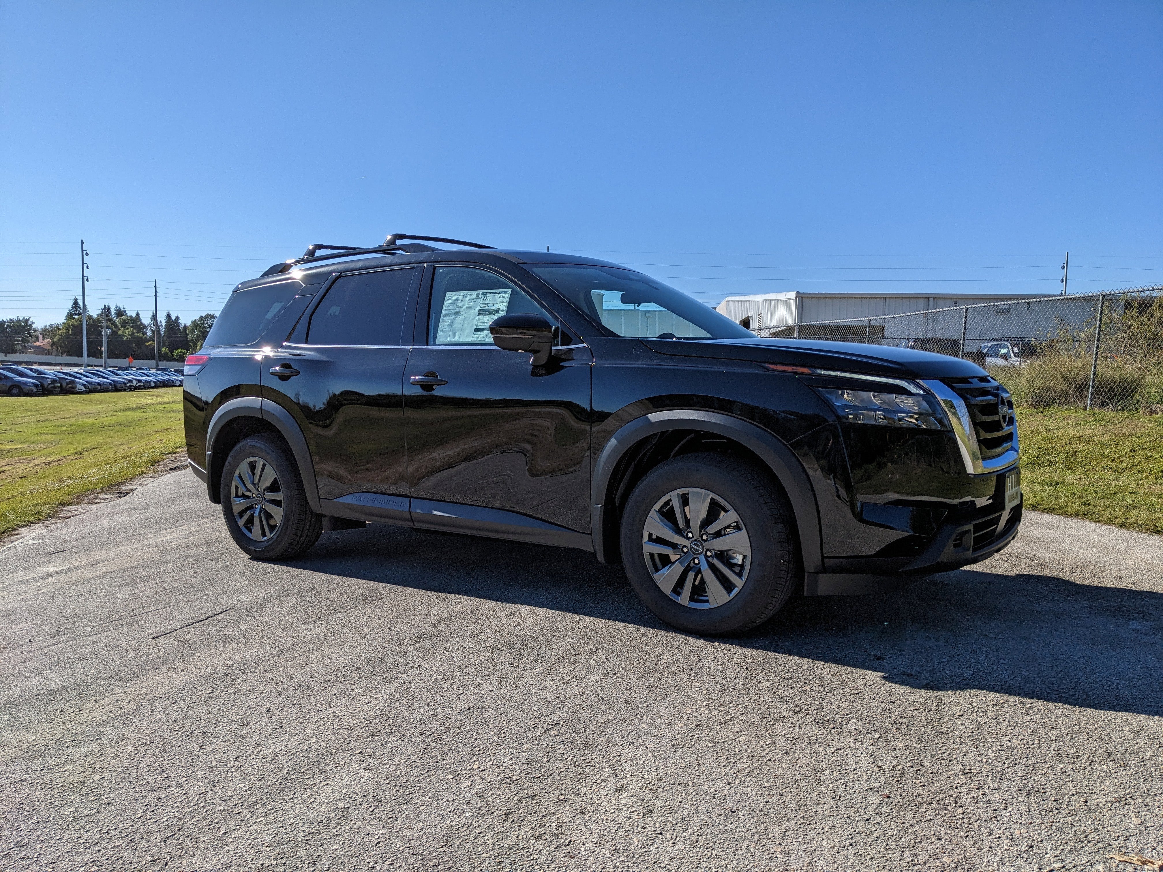 2025 Nissan Pathfinder SV