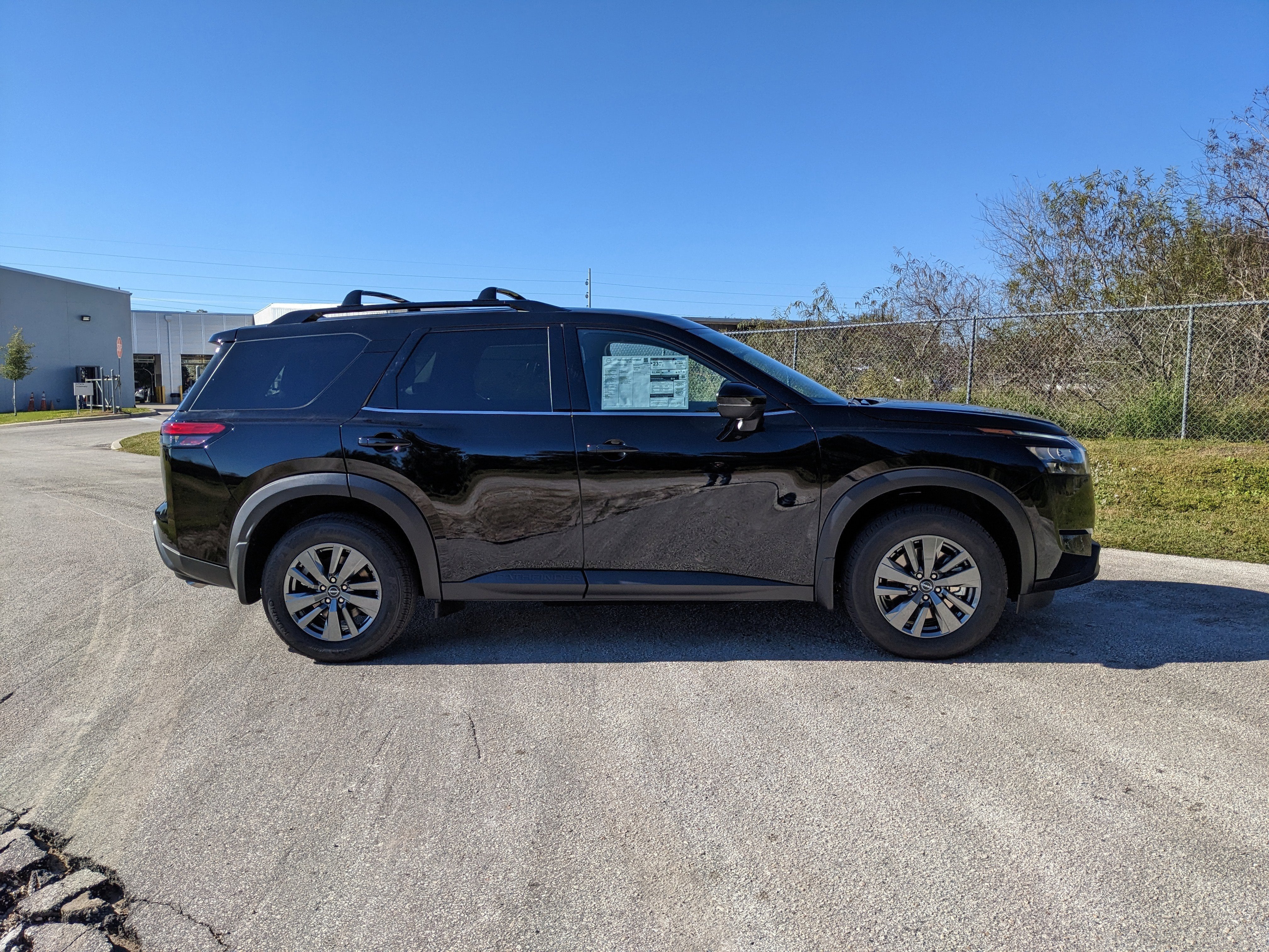 2025 Nissan Pathfinder SV