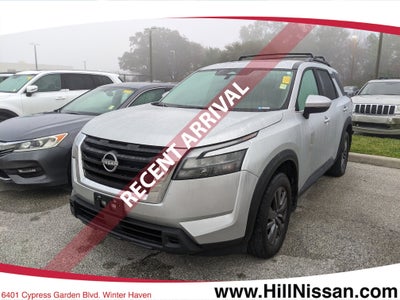 2024 Nissan Pathfinder SV