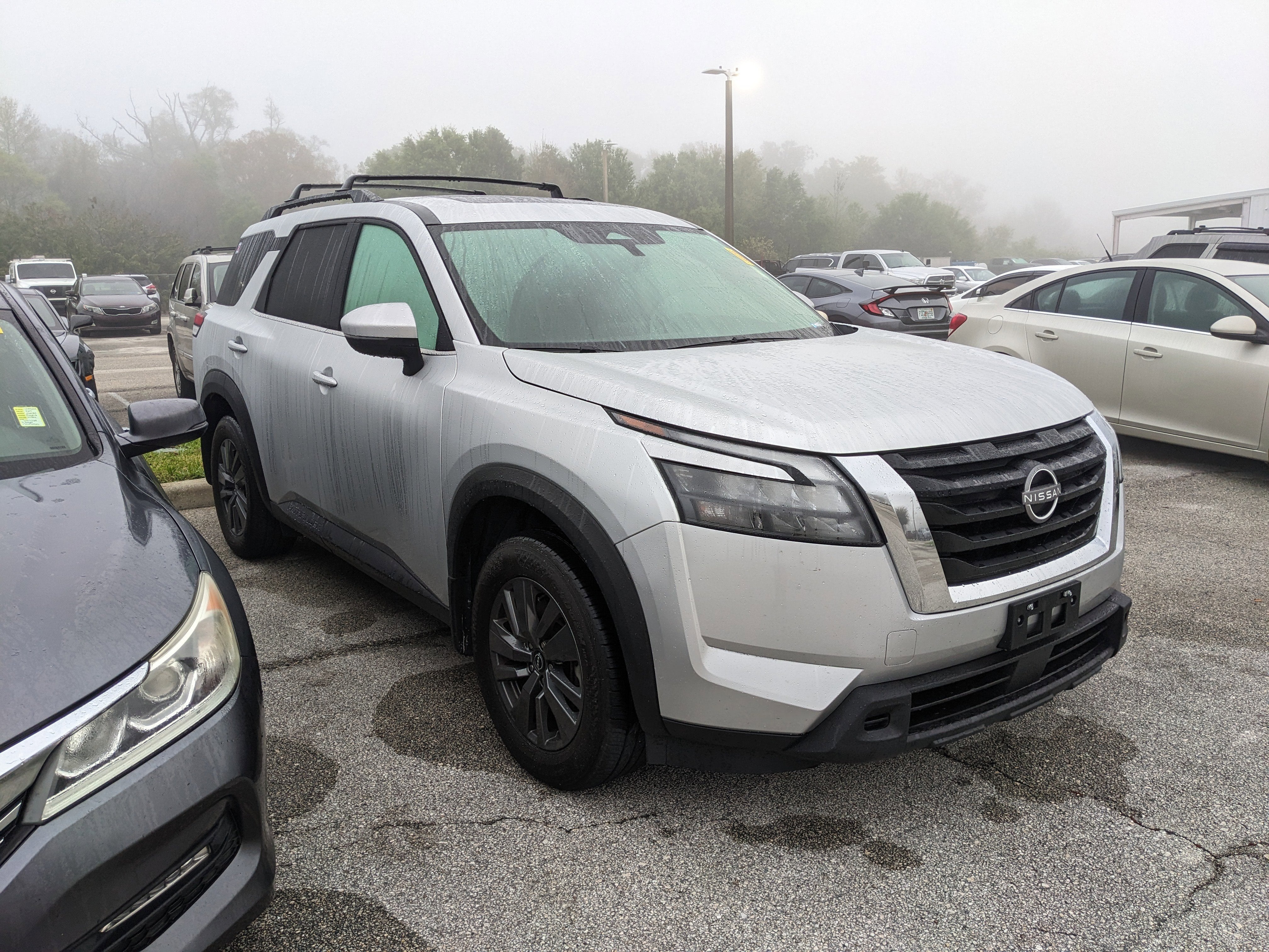 2024 Nissan Pathfinder SV