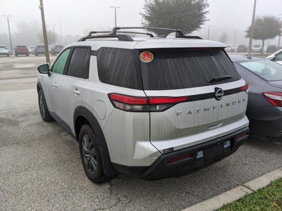 2024 Nissan Pathfinder SV