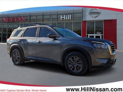 2022 Nissan Pathfinder SV