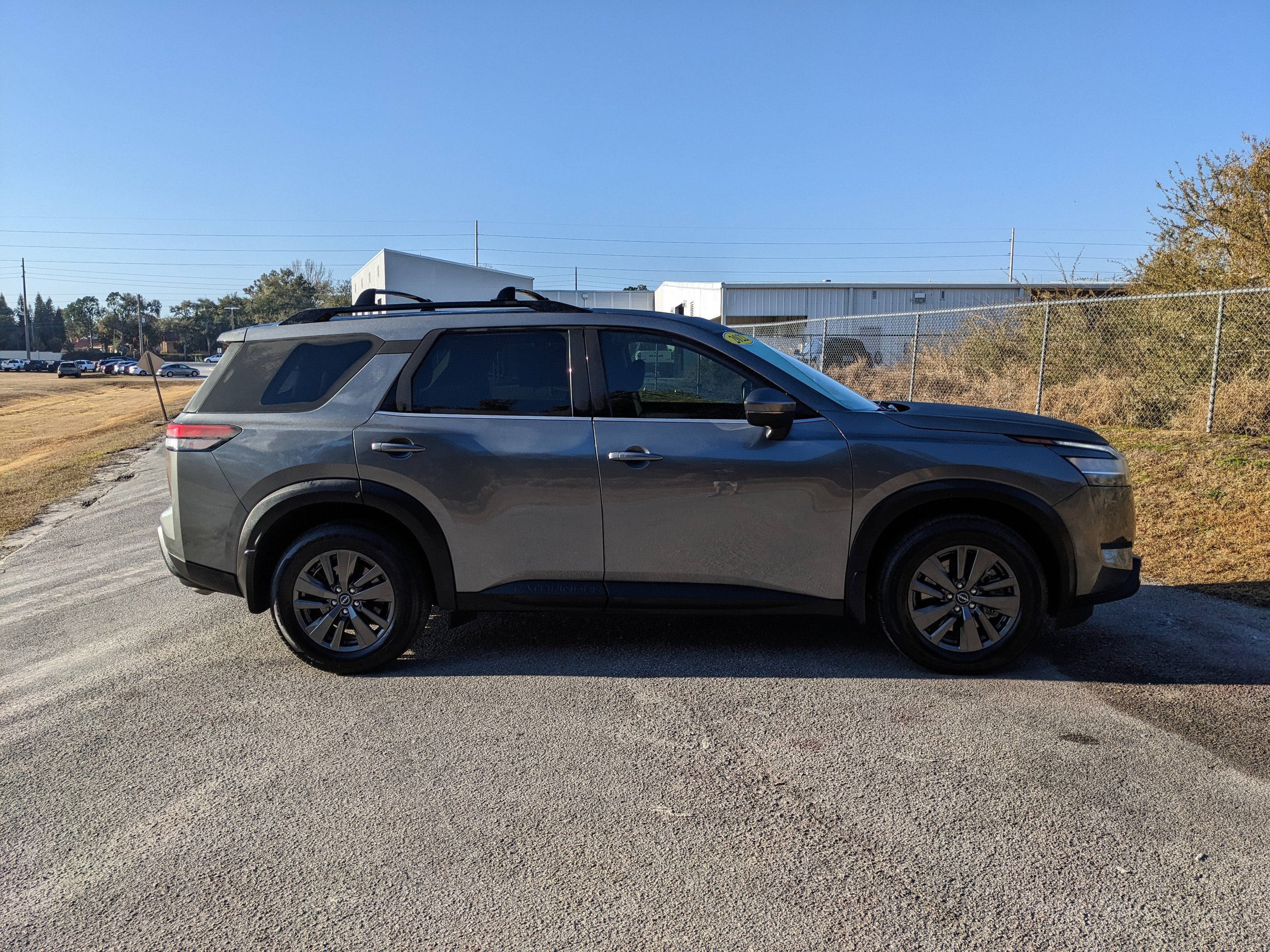 2022 Nissan Pathfinder SV