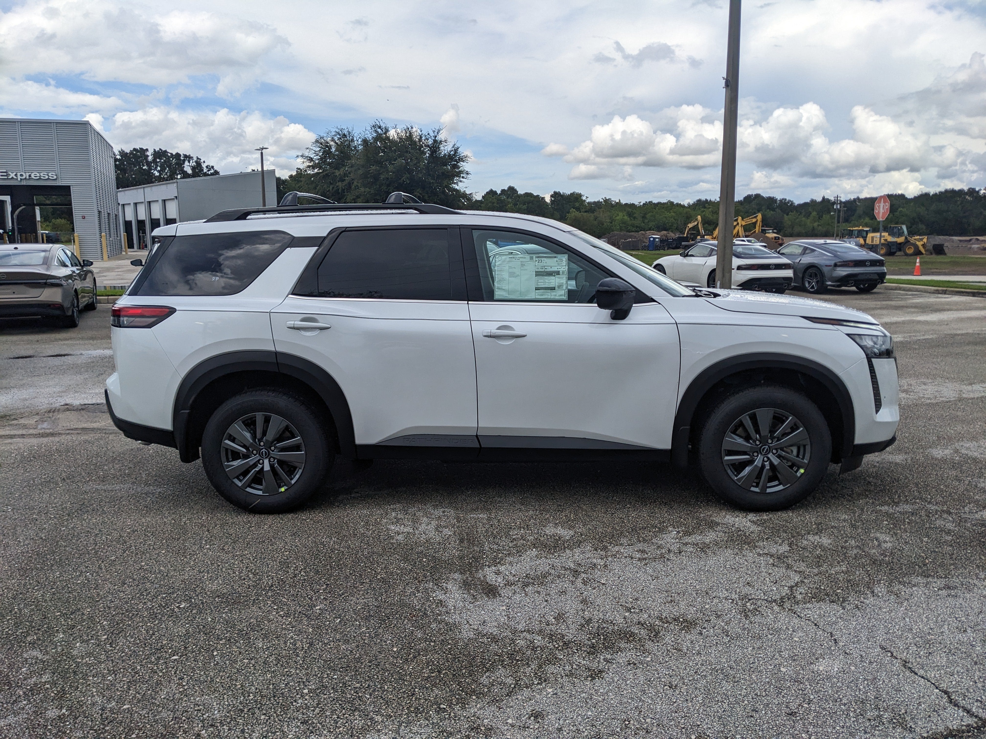 2026 Nissan Pathfinder SV