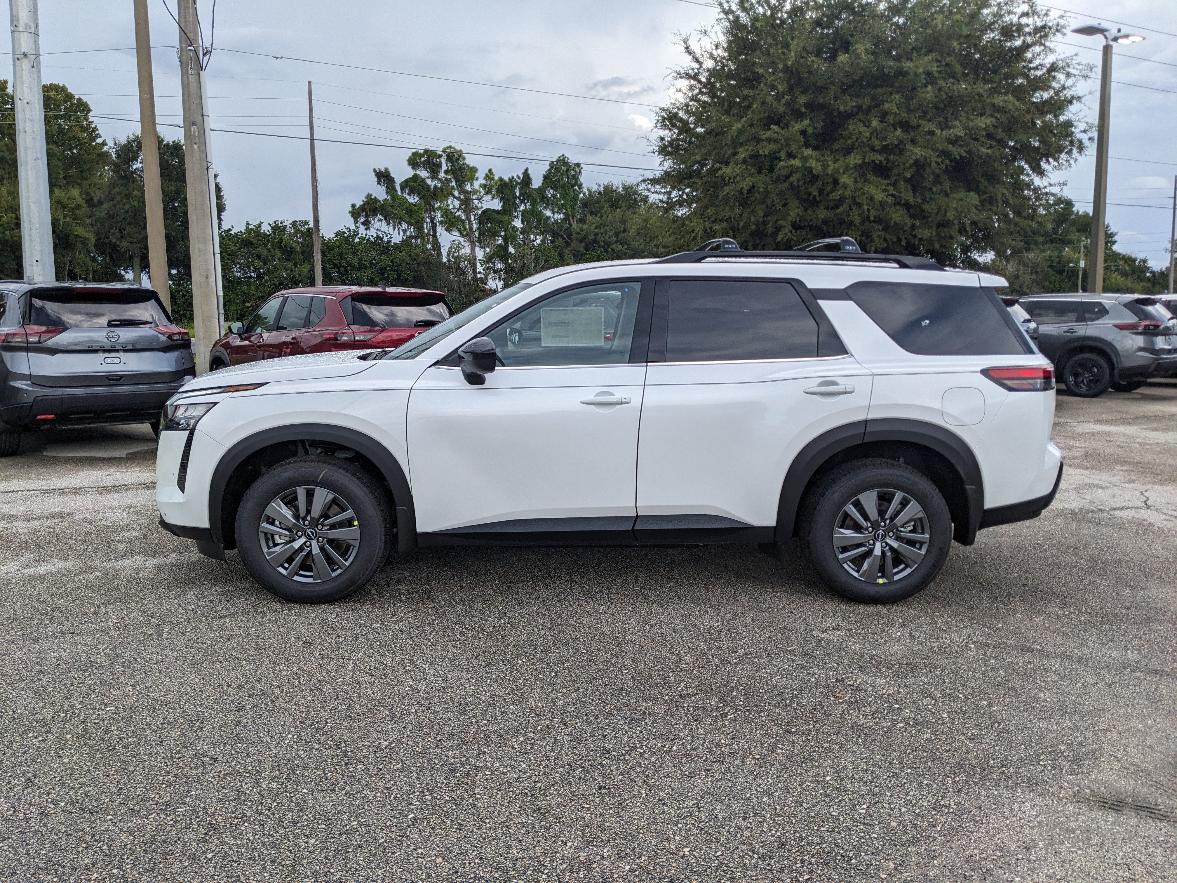 2026 Nissan Pathfinder SV