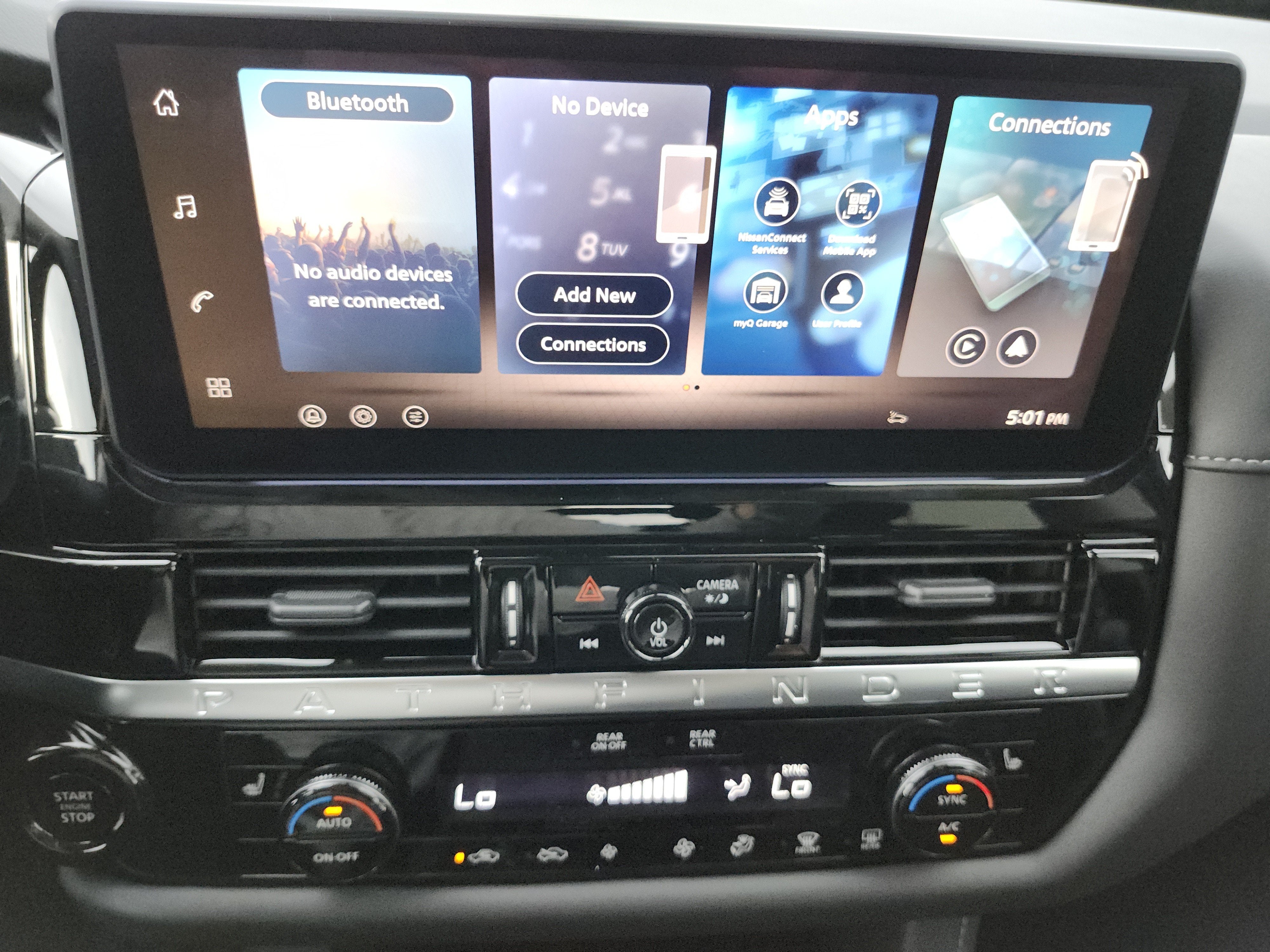 2026 Nissan Pathfinder SV