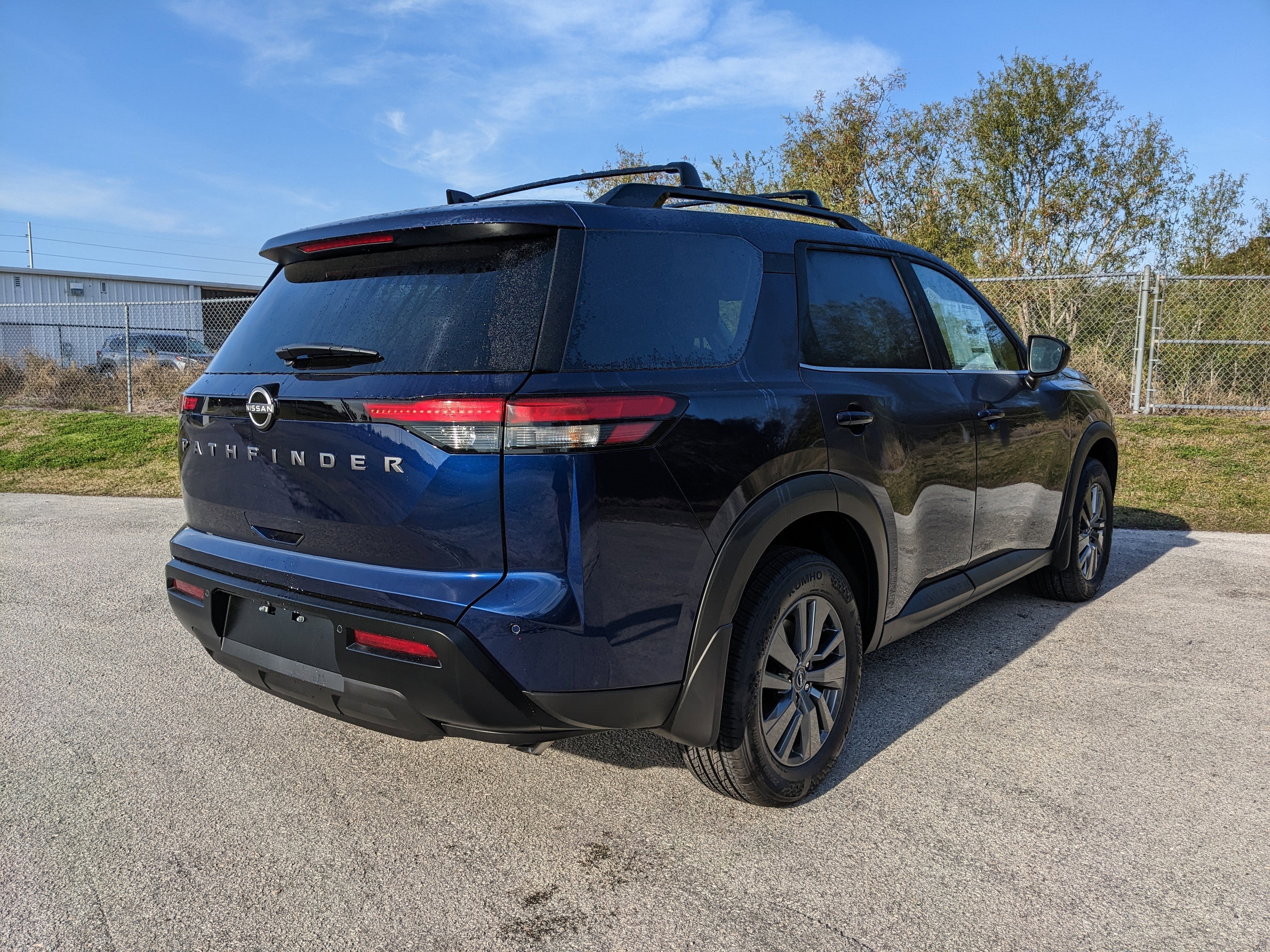 2026 Nissan Pathfinder SV