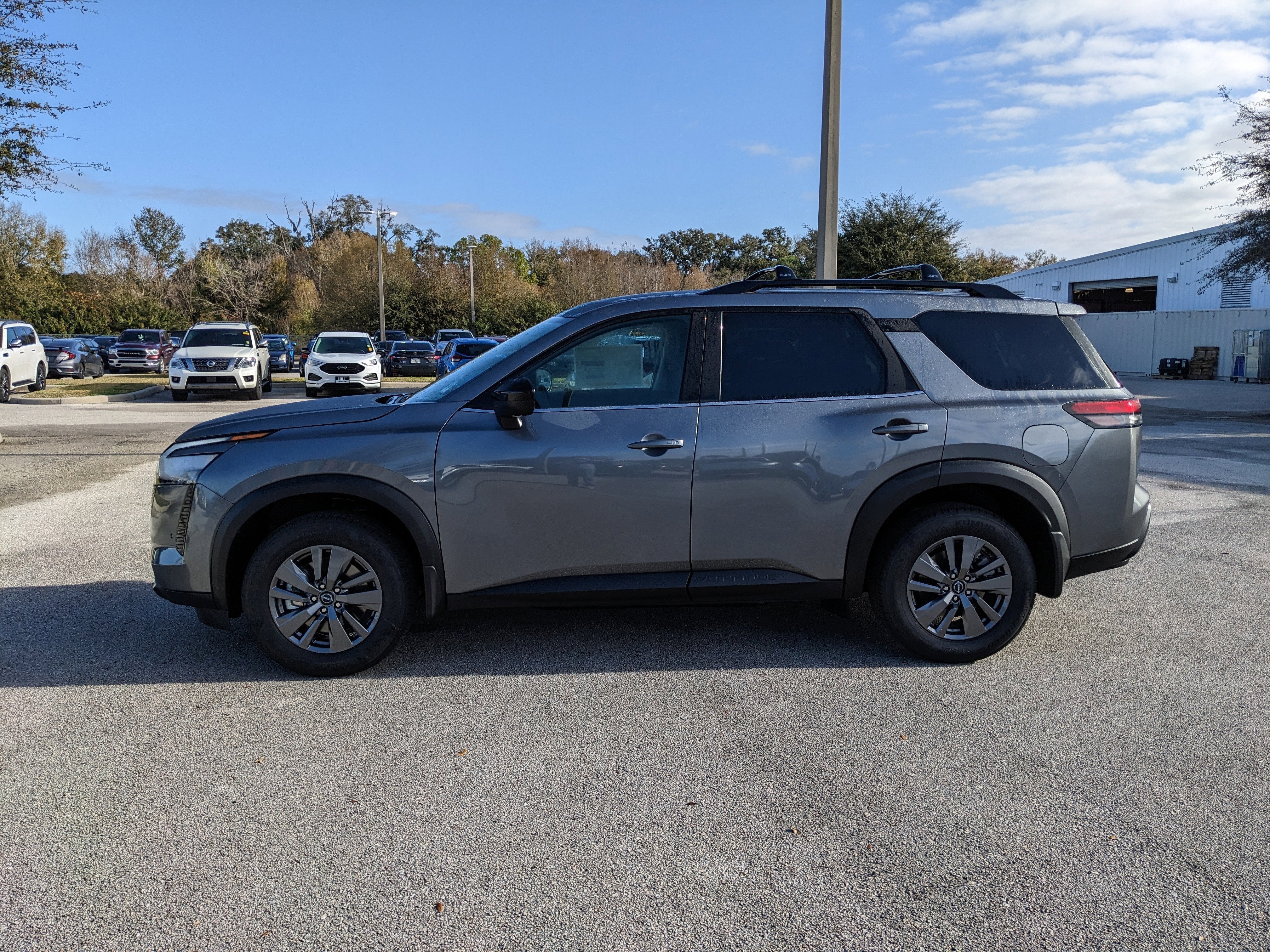 2026 Nissan Pathfinder SV