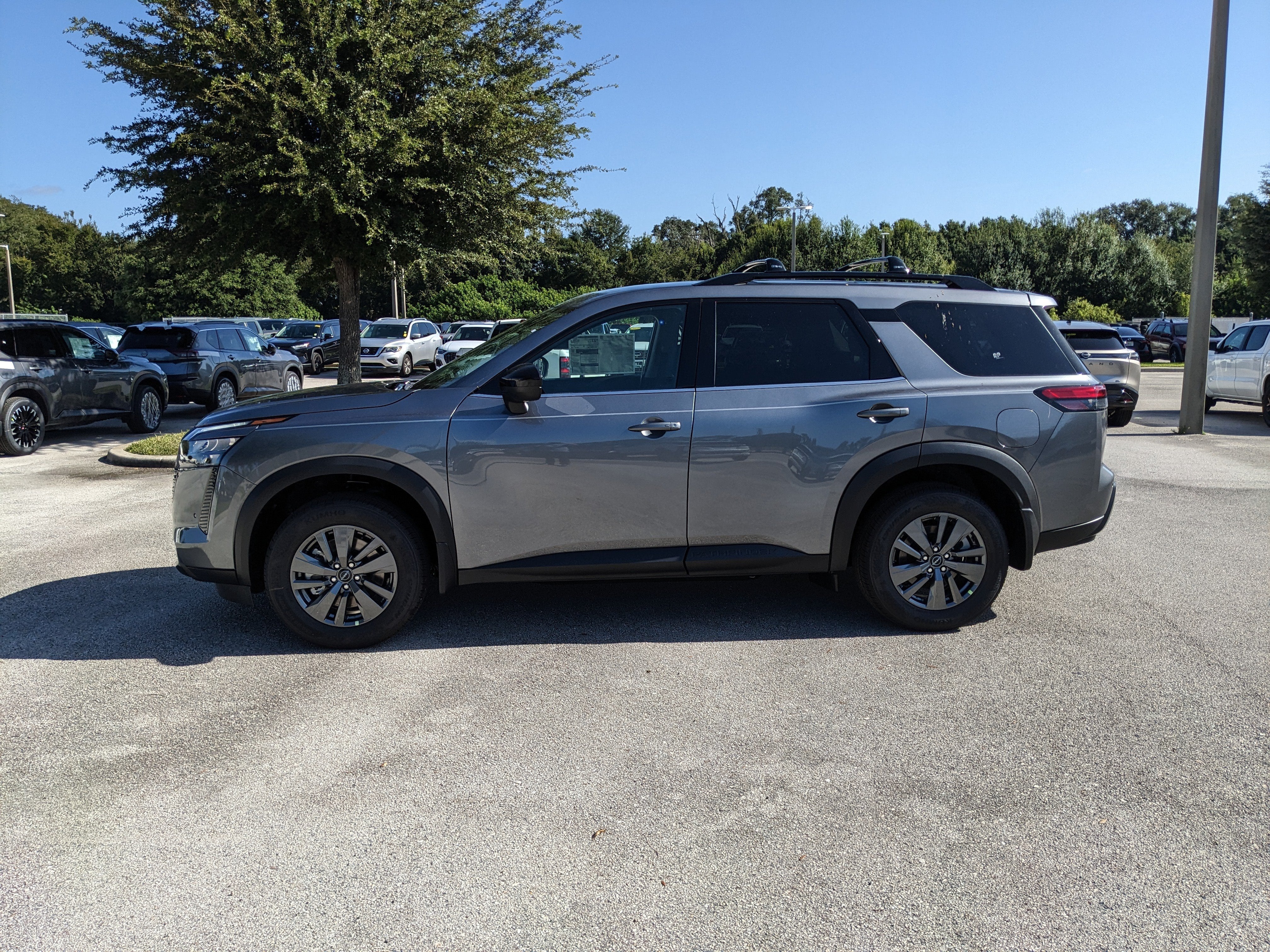 2026 Nissan Pathfinder SV