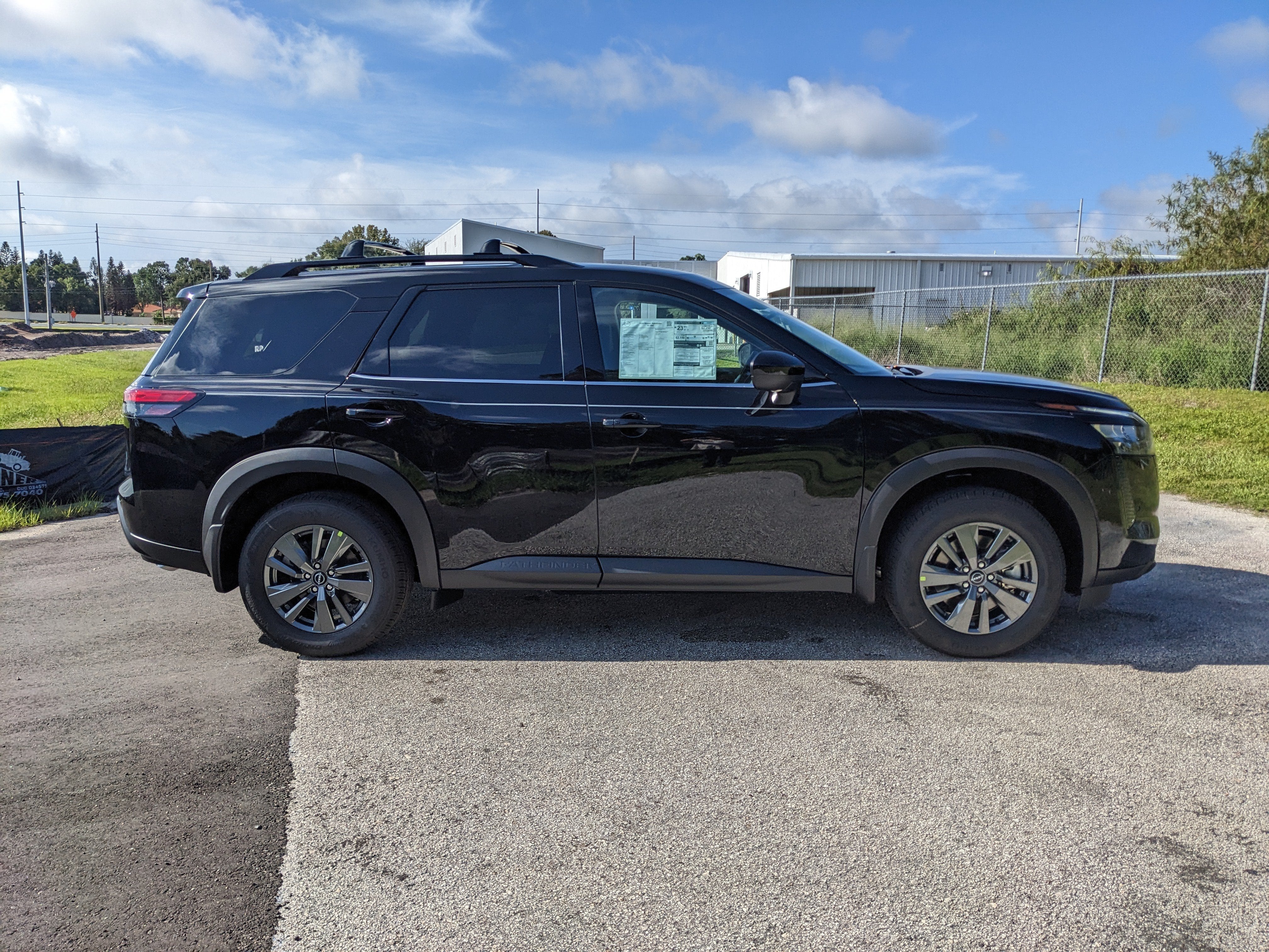 2026 Nissan Pathfinder SV