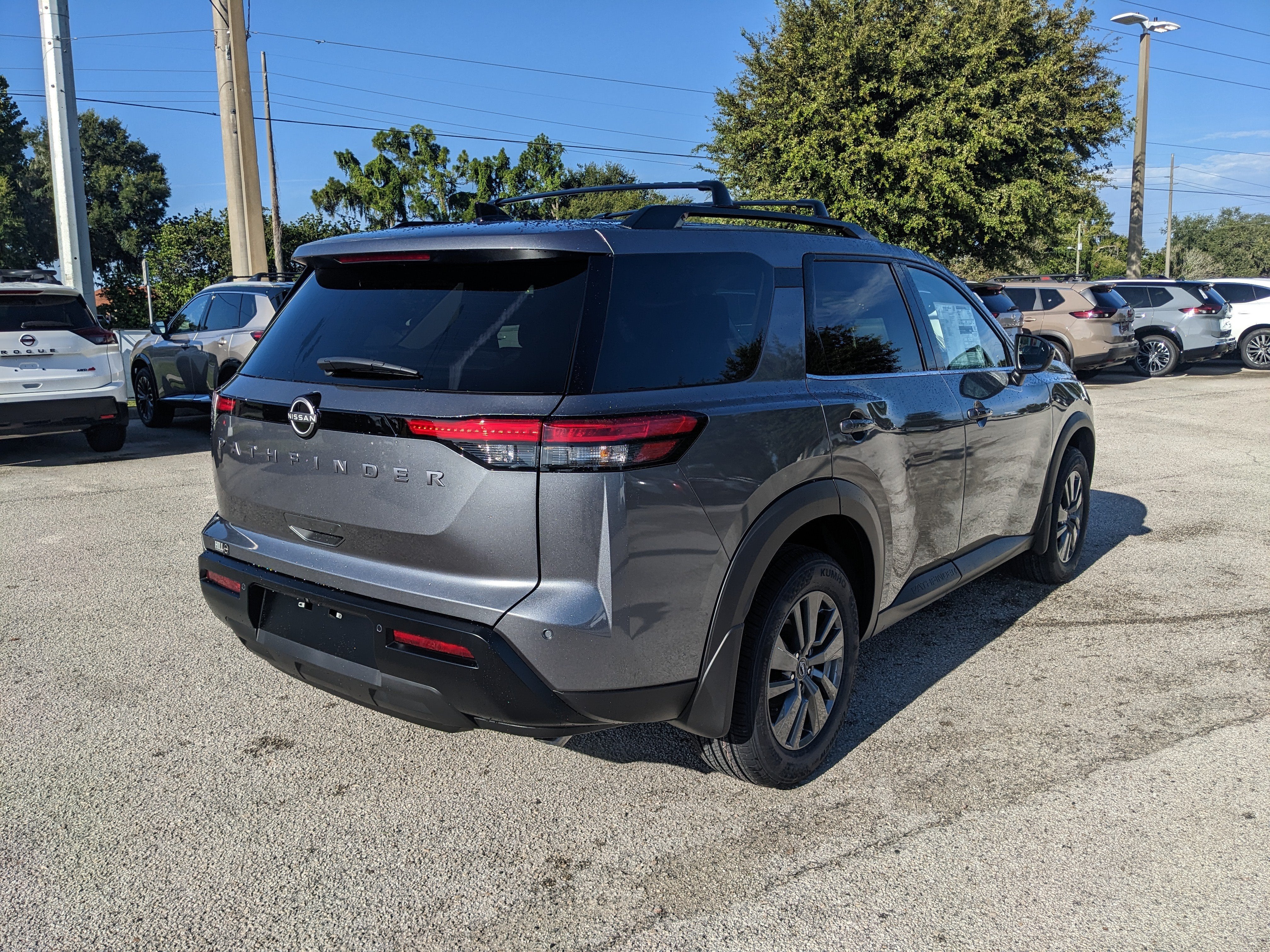 2026 Nissan Pathfinder SV