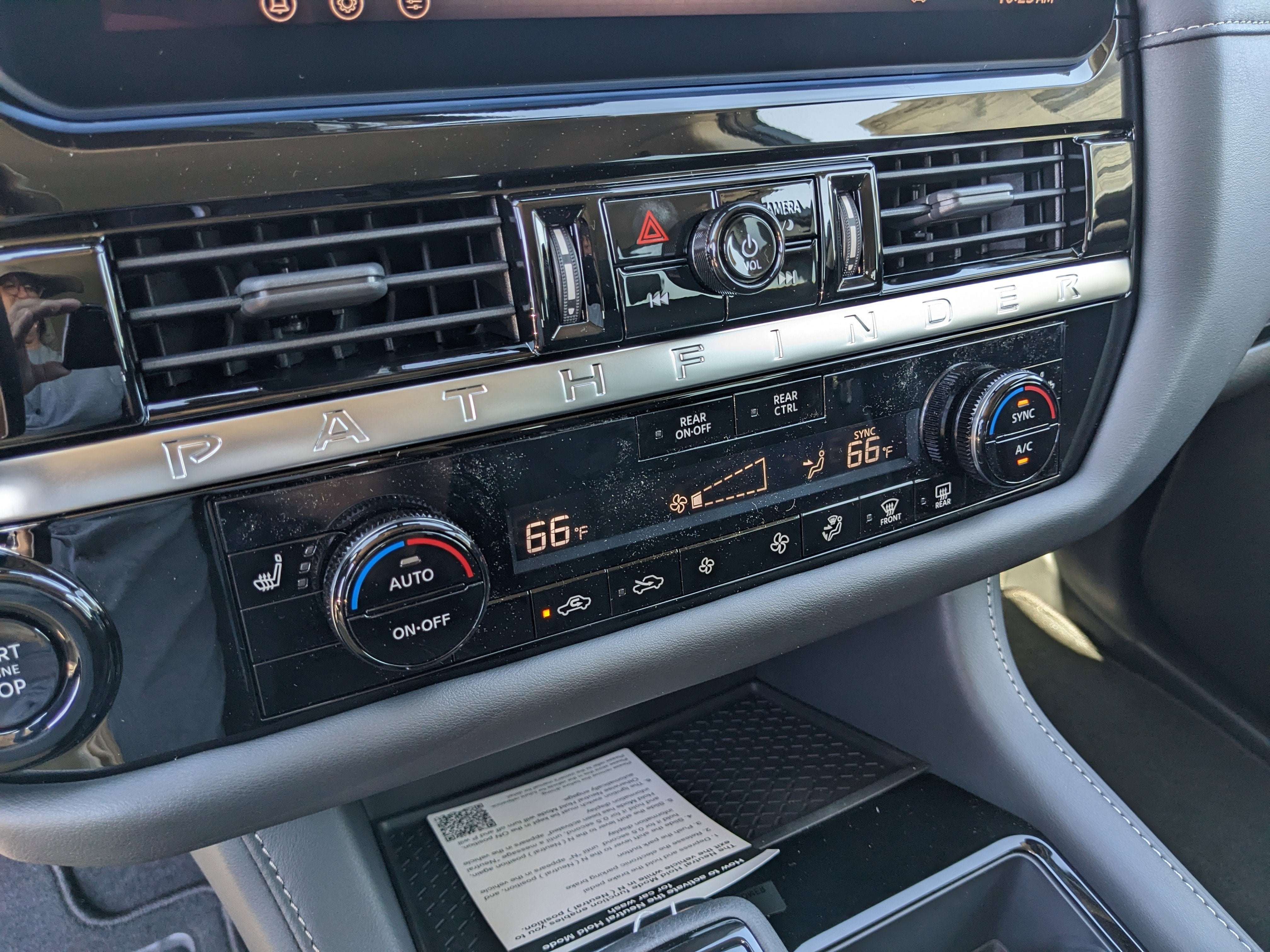 2026 Nissan Pathfinder SV