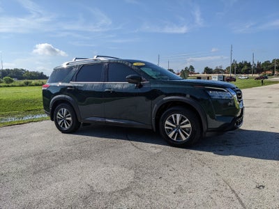 2022 Nissan Pathfinder SL