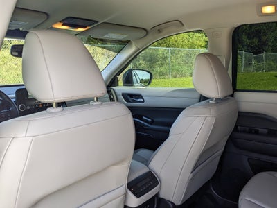2022 Nissan Pathfinder SL