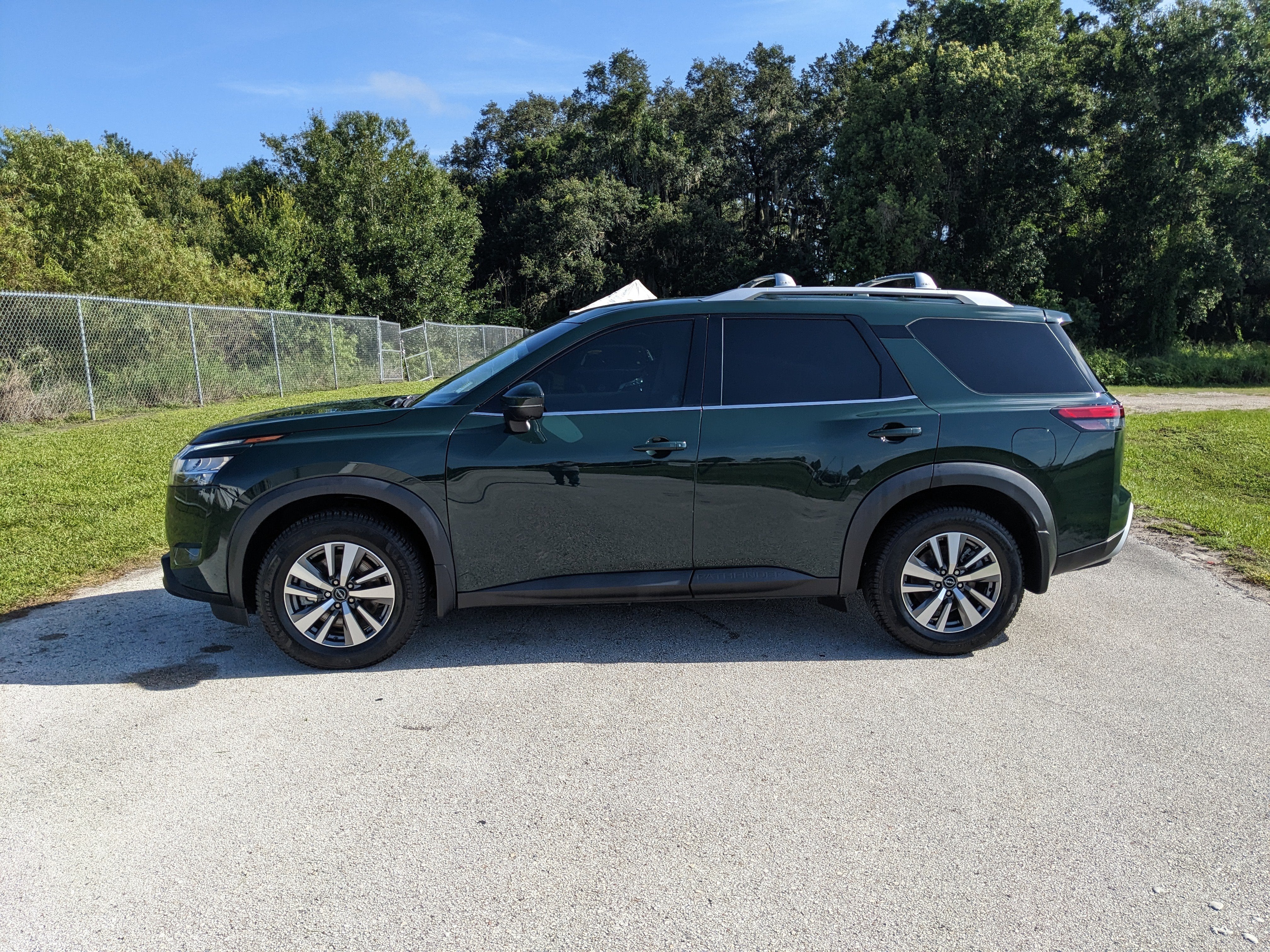 2022 Nissan Pathfinder SL