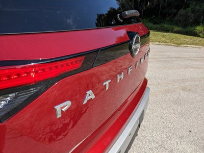 2022 Nissan Pathfinder SL