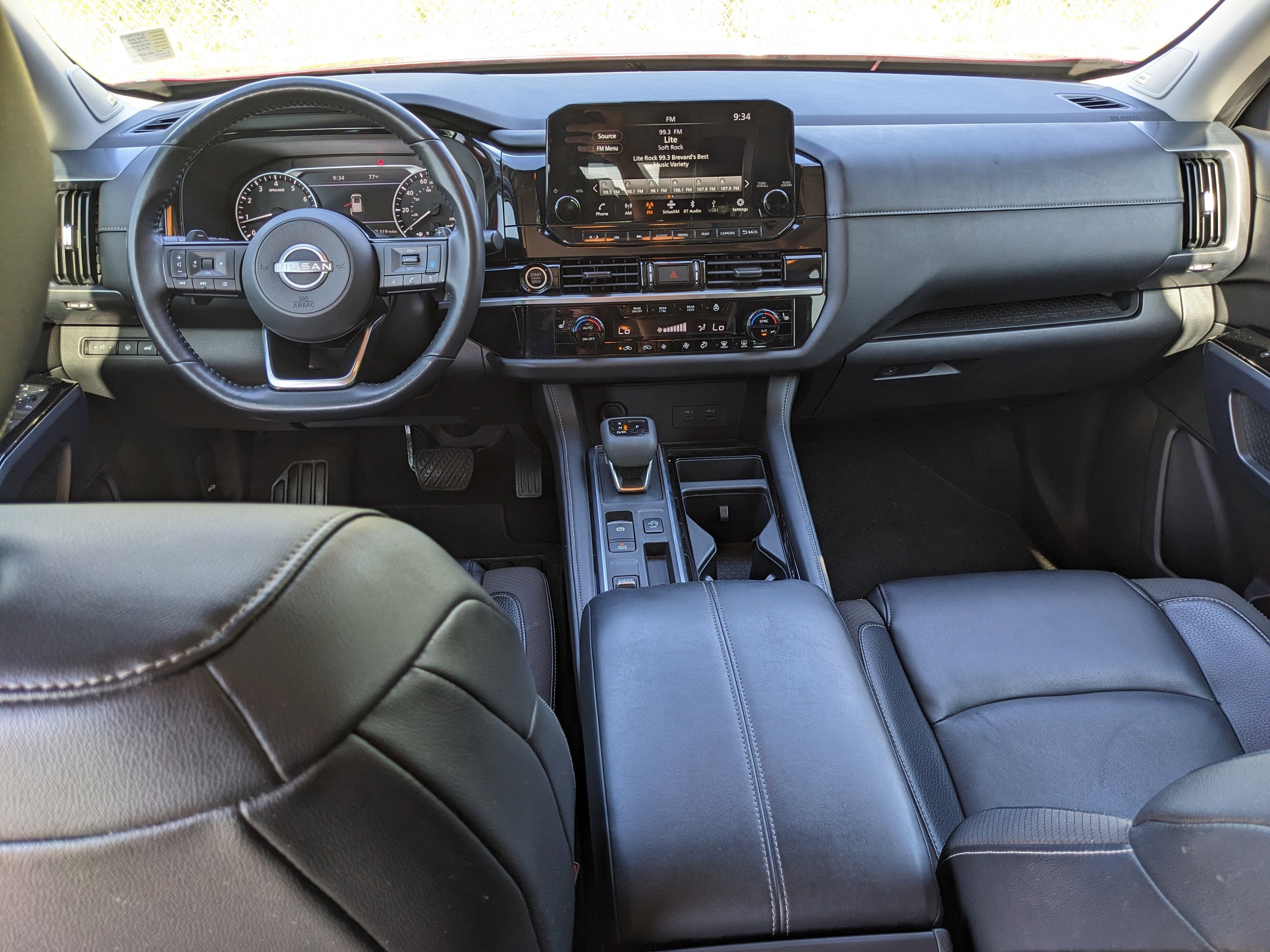 2022 Nissan Pathfinder SL