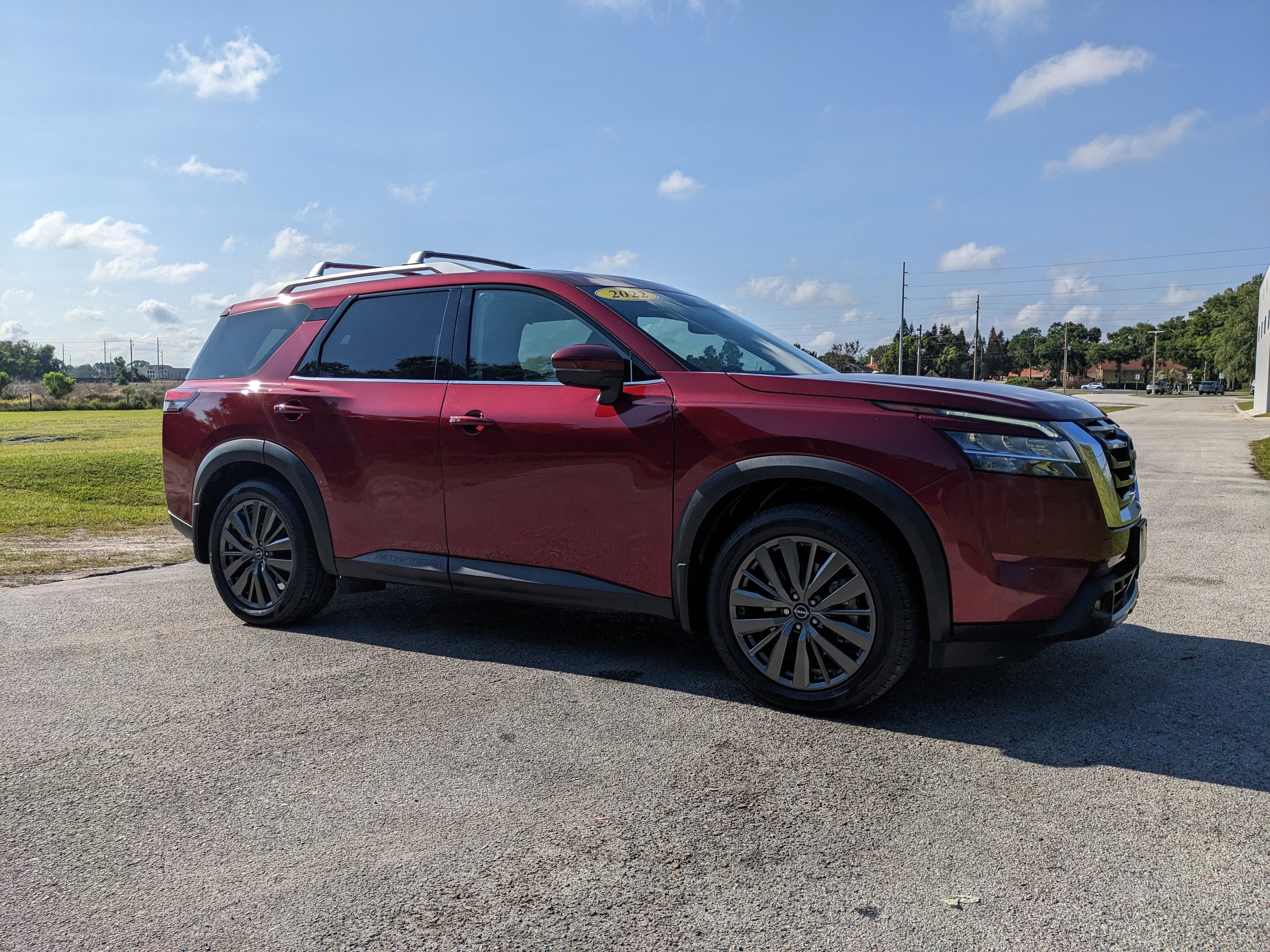 2022 Nissan Pathfinder SL
