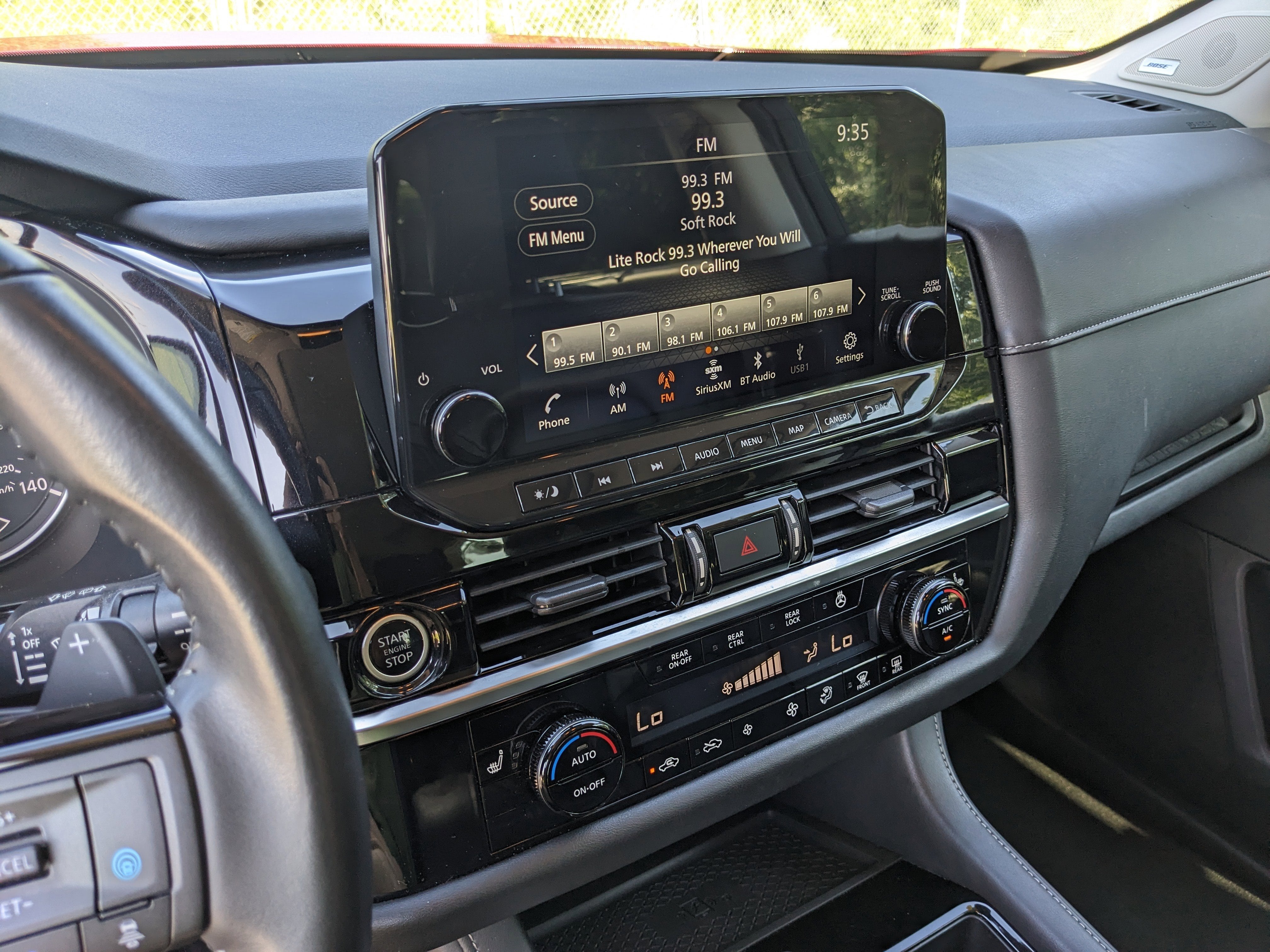 2022 Nissan Pathfinder SL