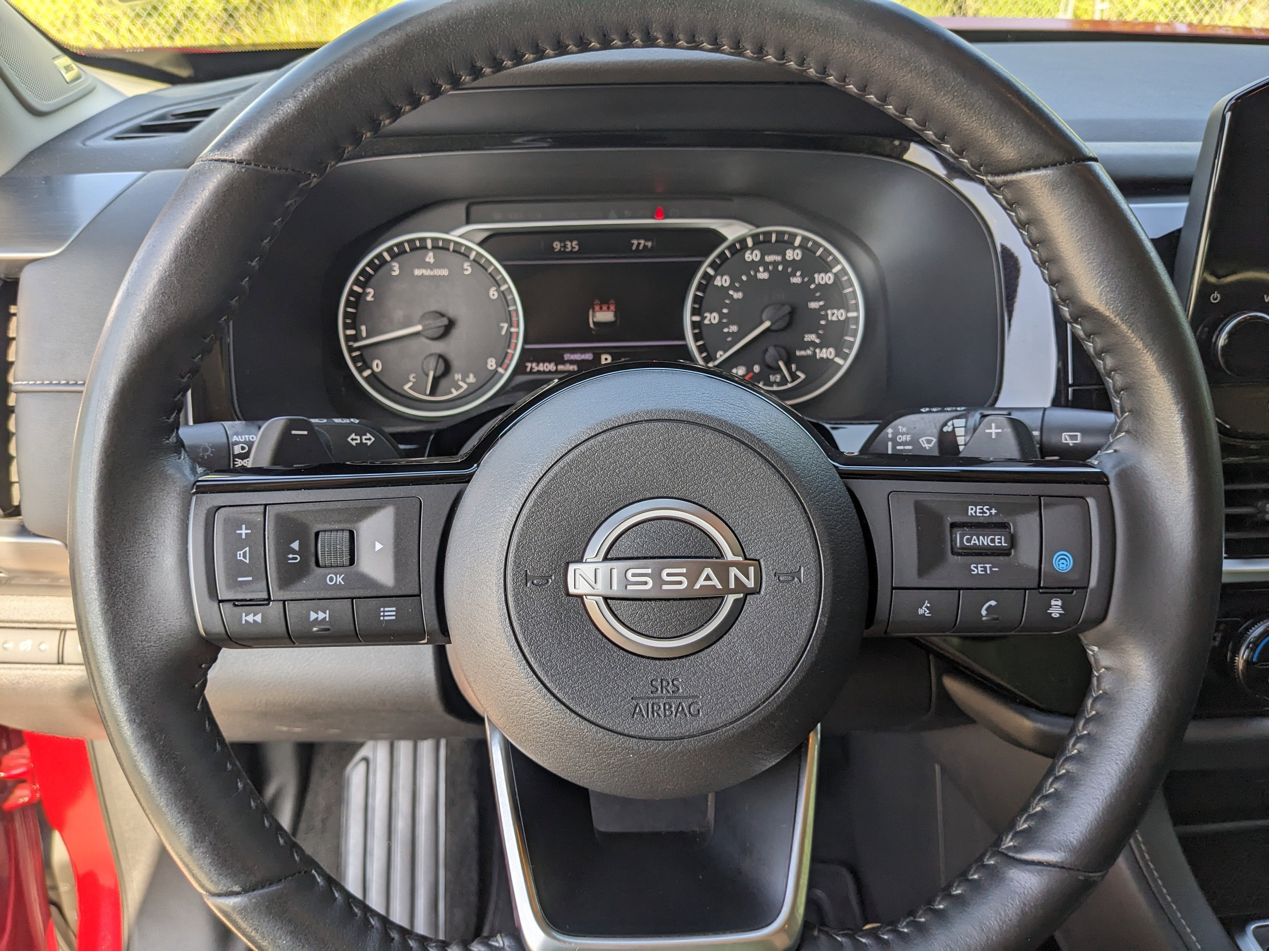 2022 Nissan Pathfinder SL