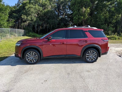 2022 Nissan Pathfinder SL