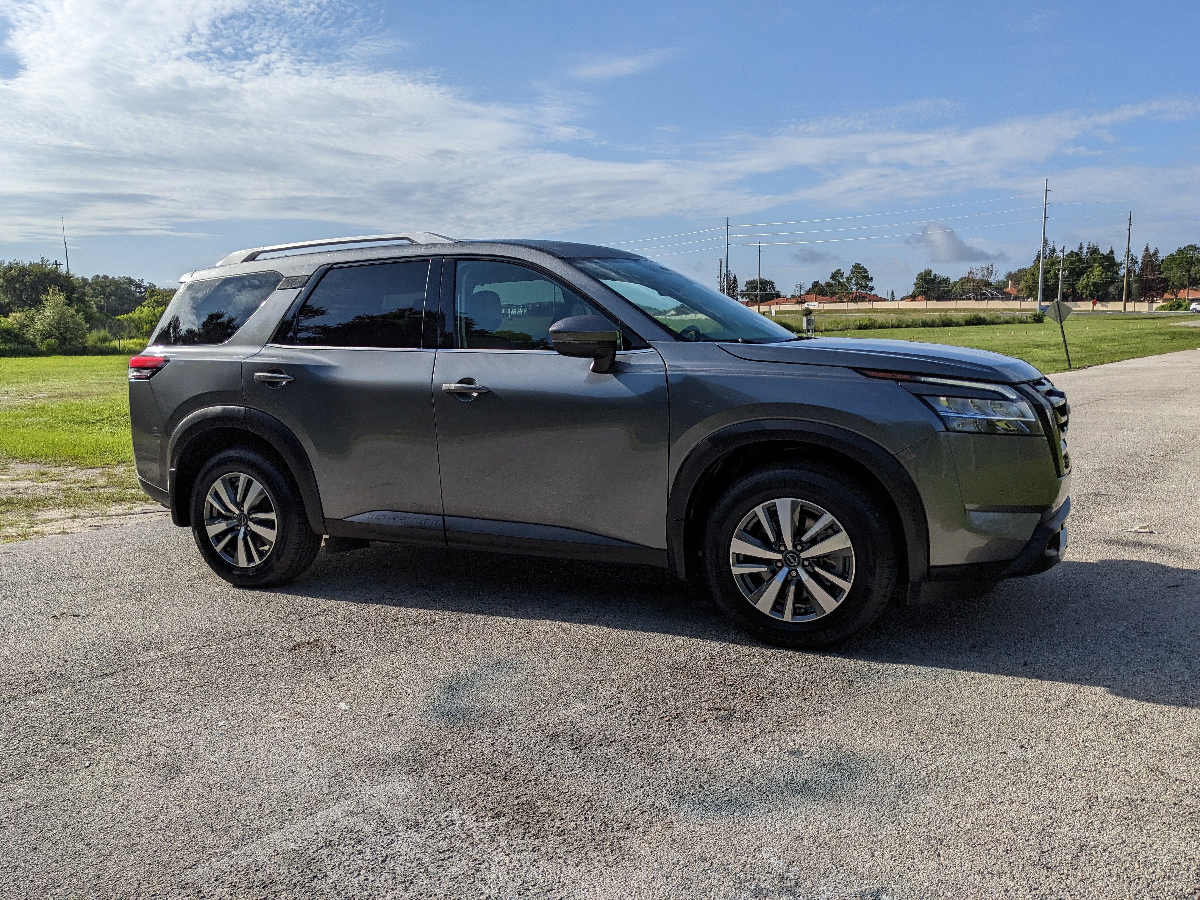 2024 Nissan Pathfinder SL