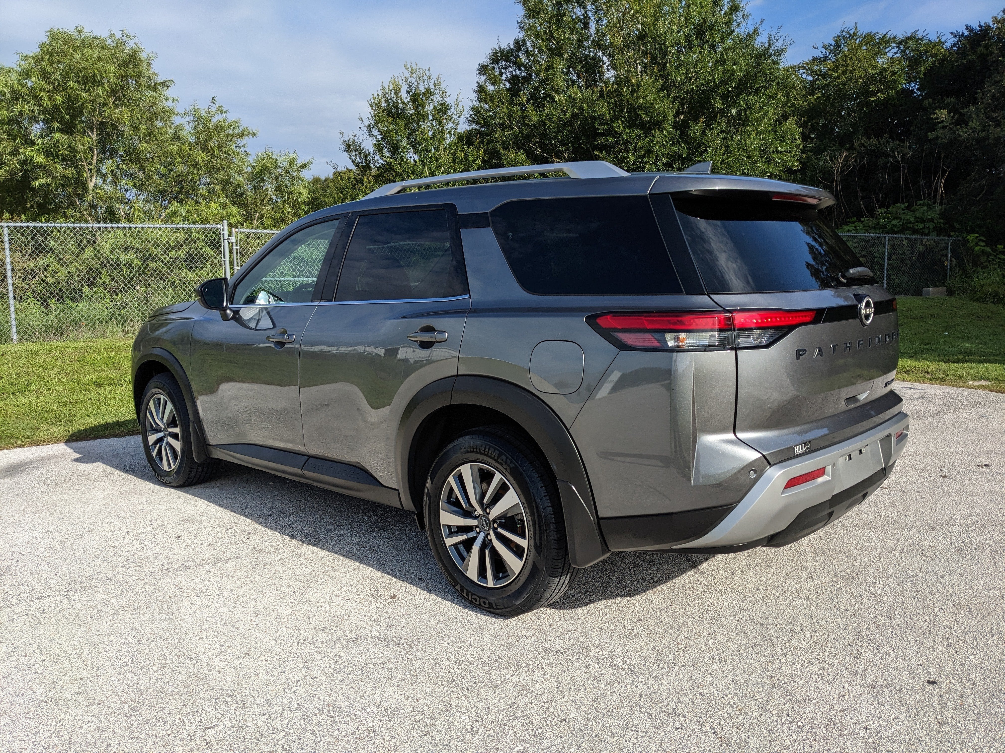 2024 Nissan Pathfinder SL