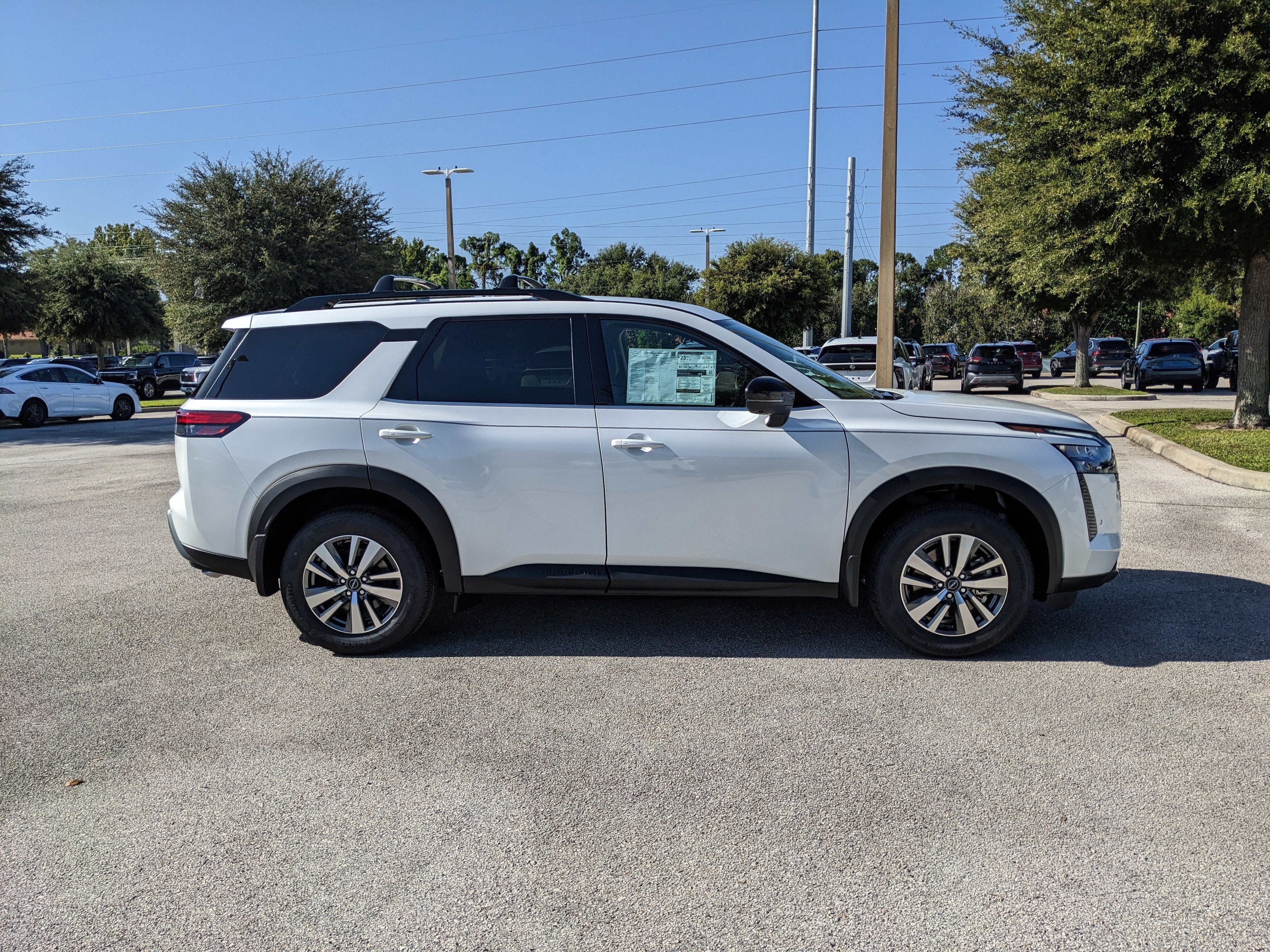 2026 Nissan Pathfinder SL