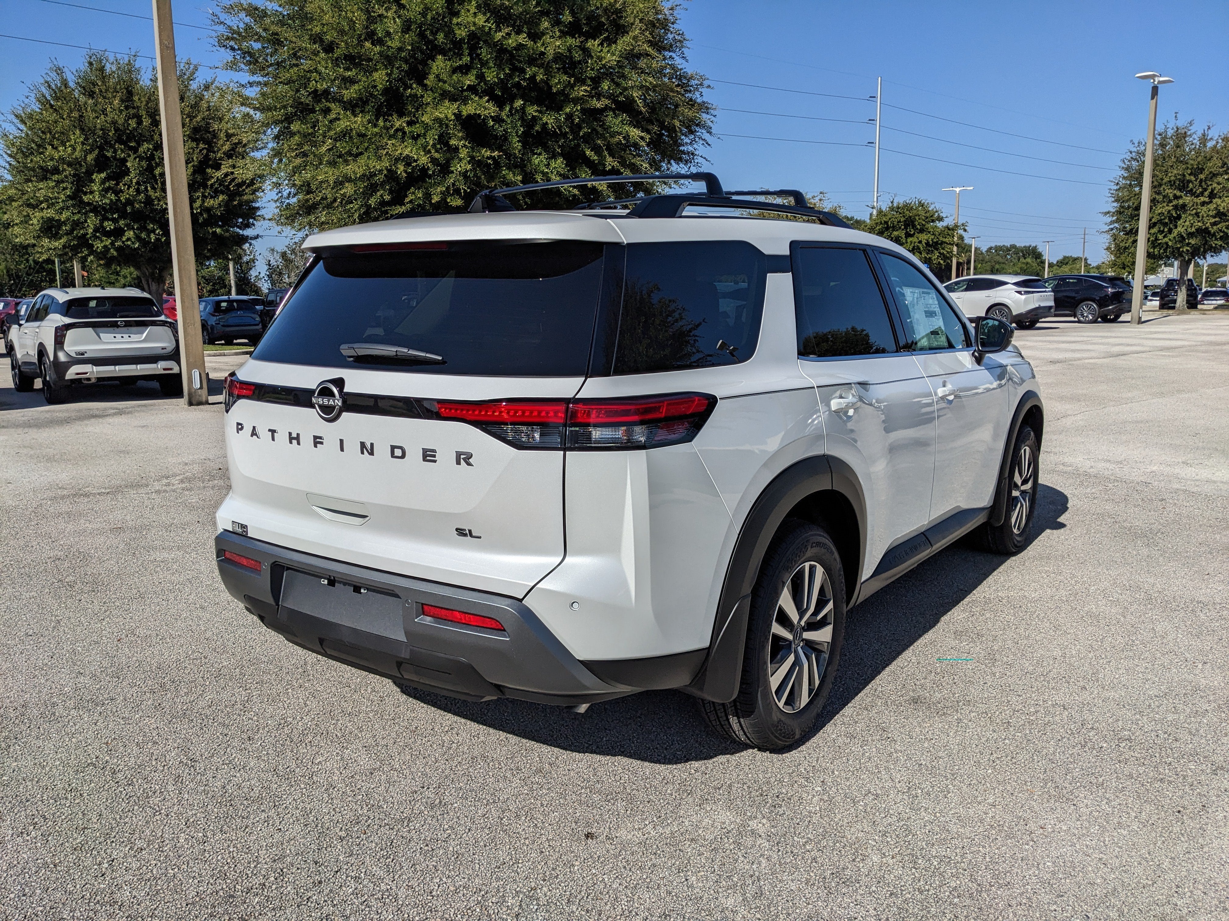 2026 Nissan Pathfinder SL