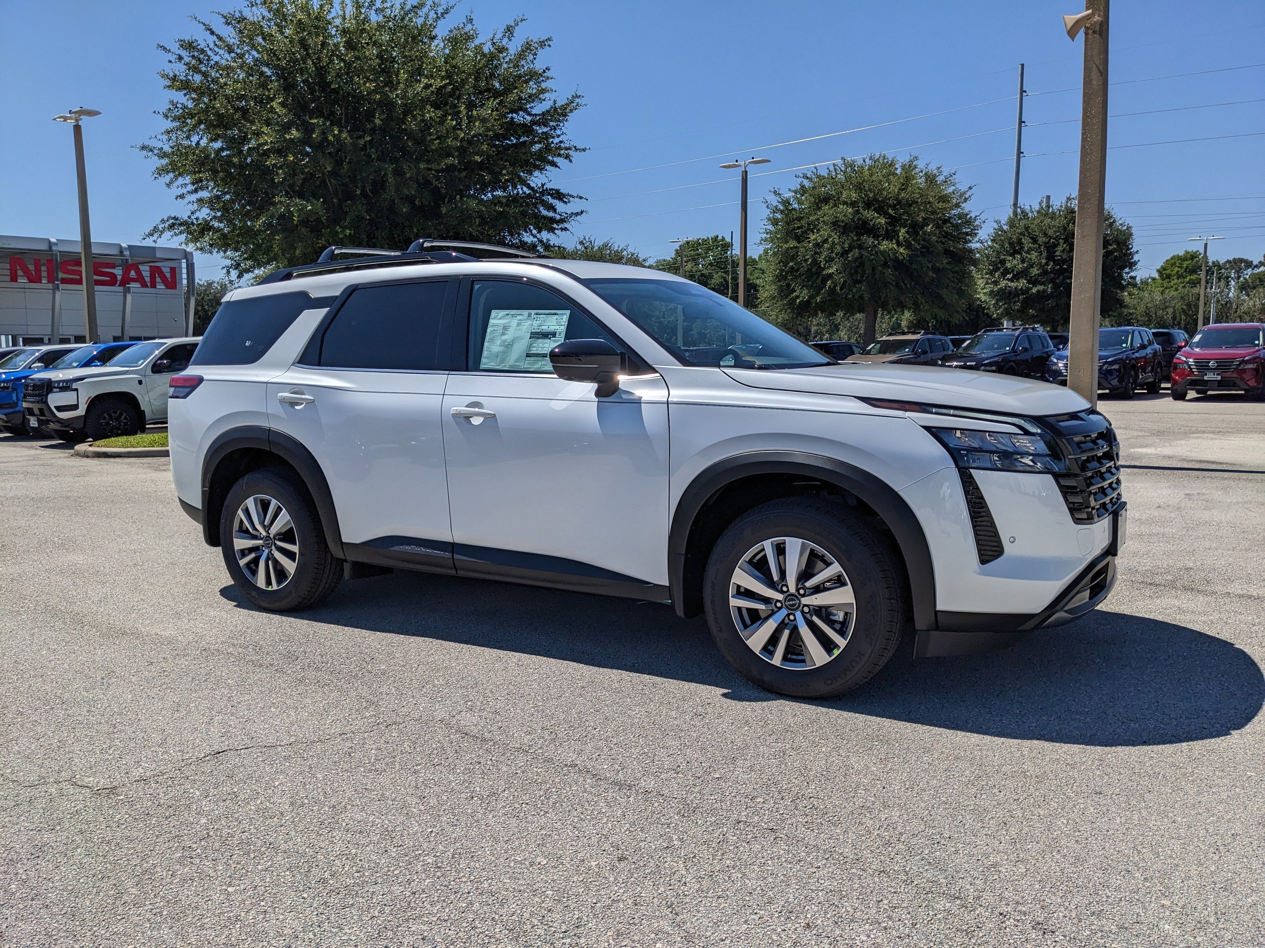 2026 Nissan Pathfinder SL
