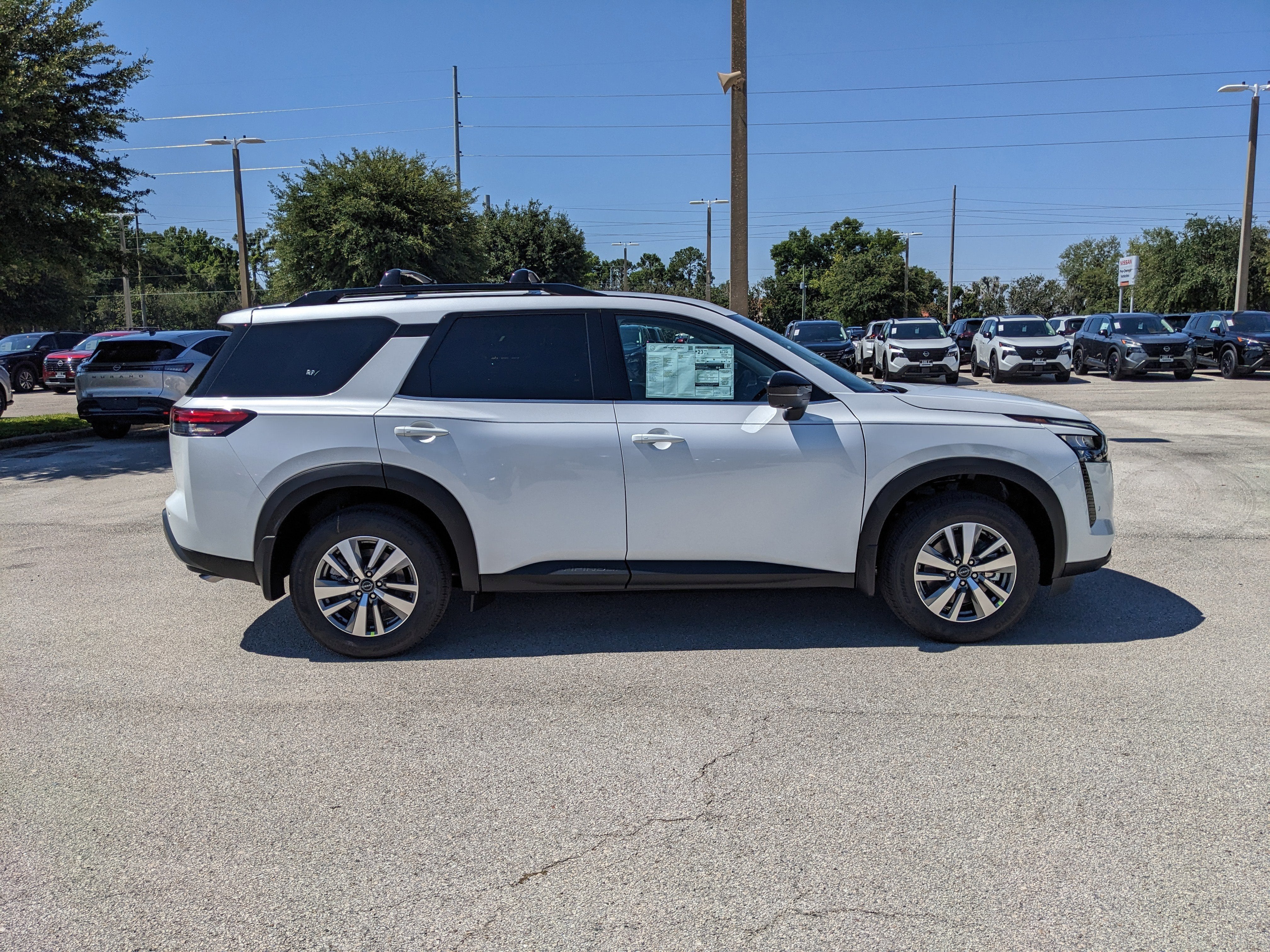 2026 Nissan Pathfinder SL