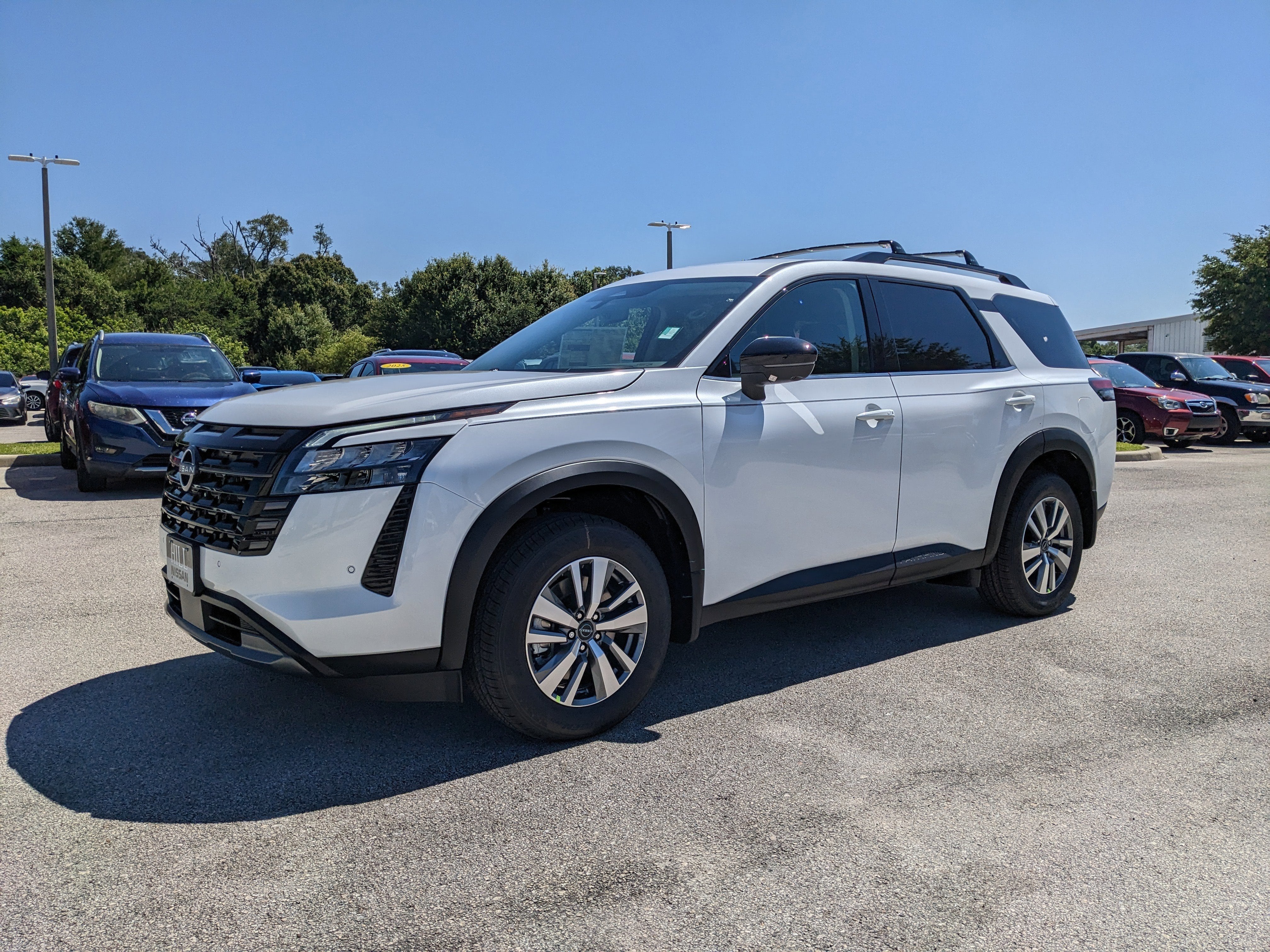 2026 Nissan Pathfinder SL