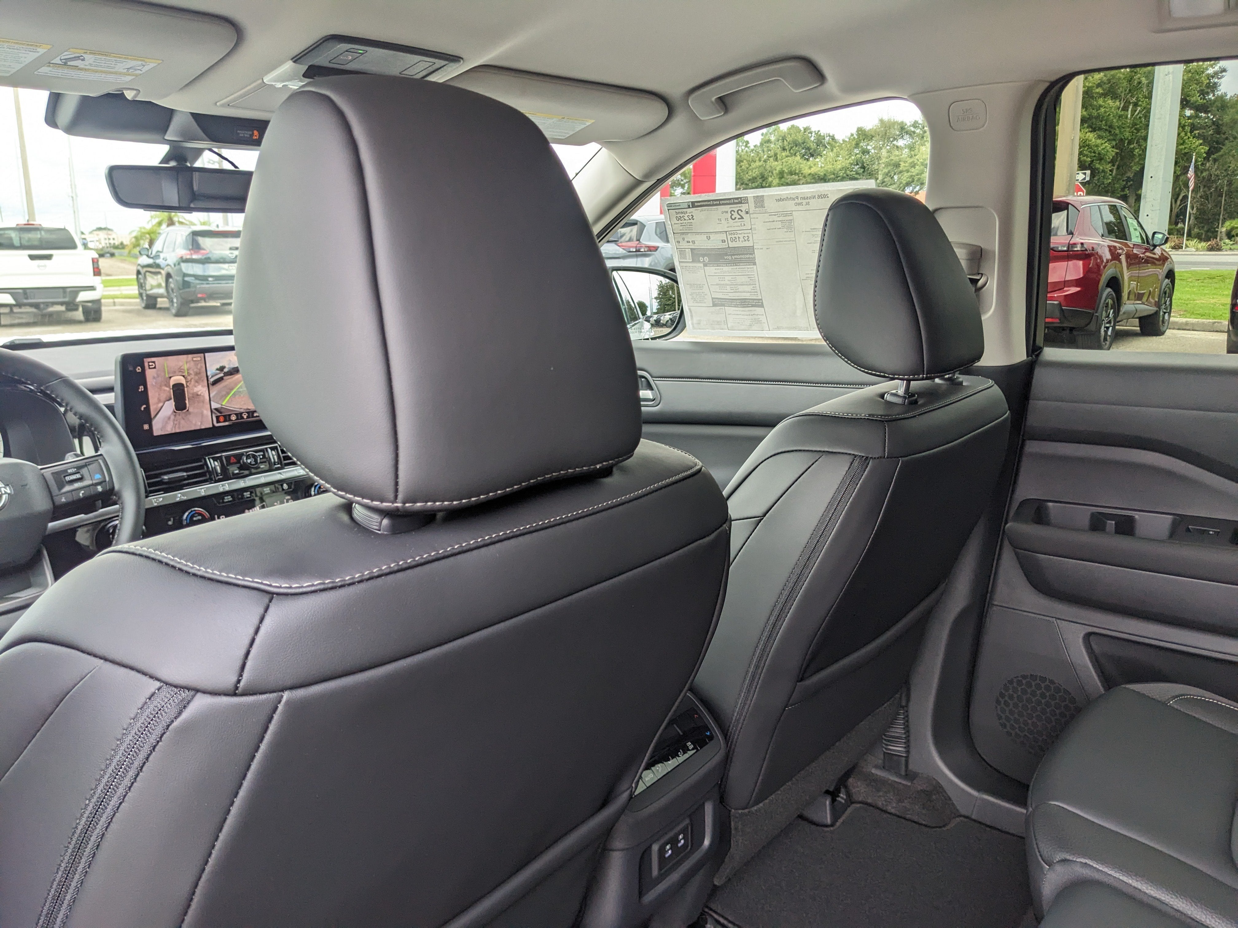 2026 Nissan Pathfinder SL