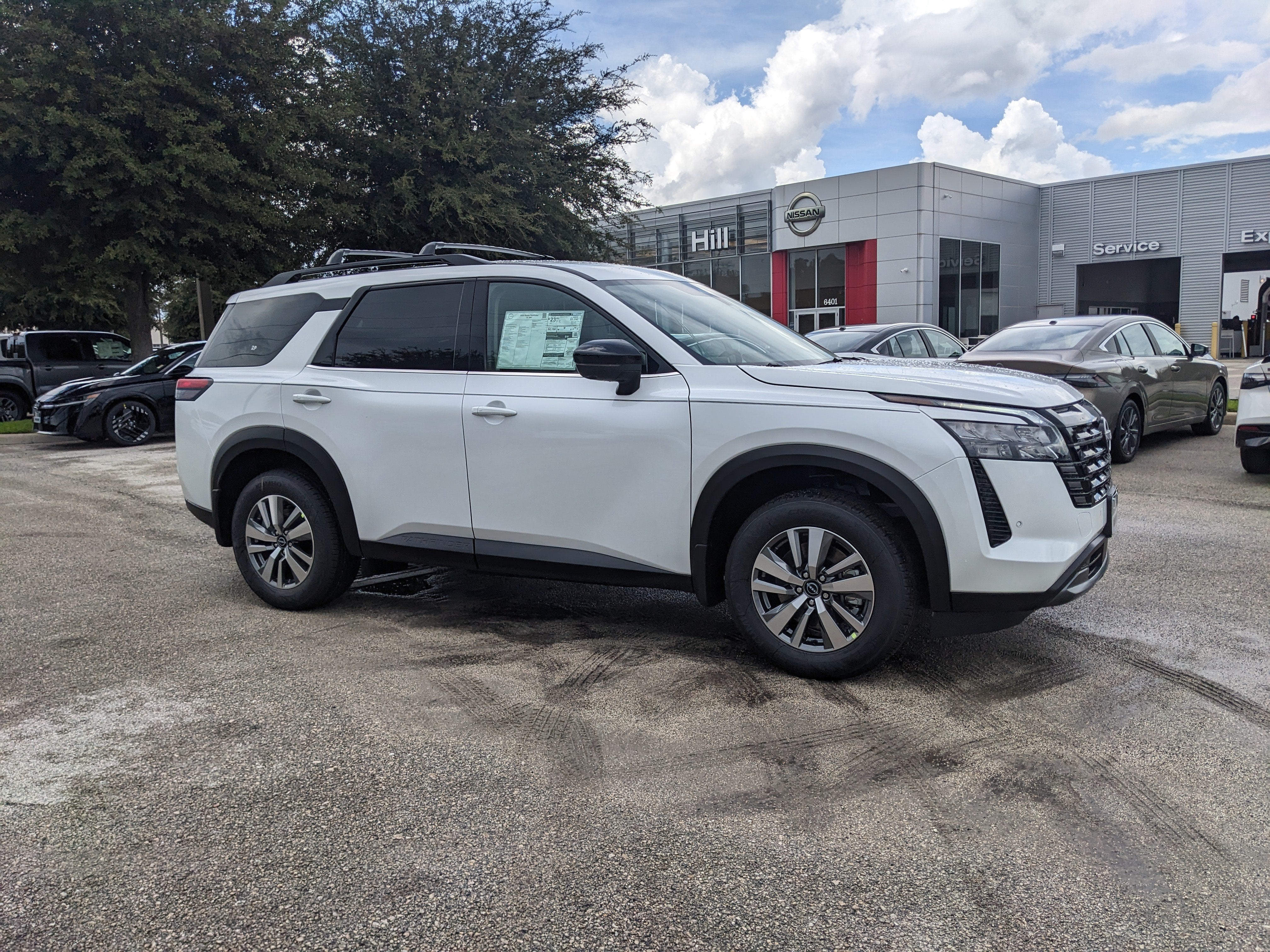 2026 Nissan Pathfinder SL