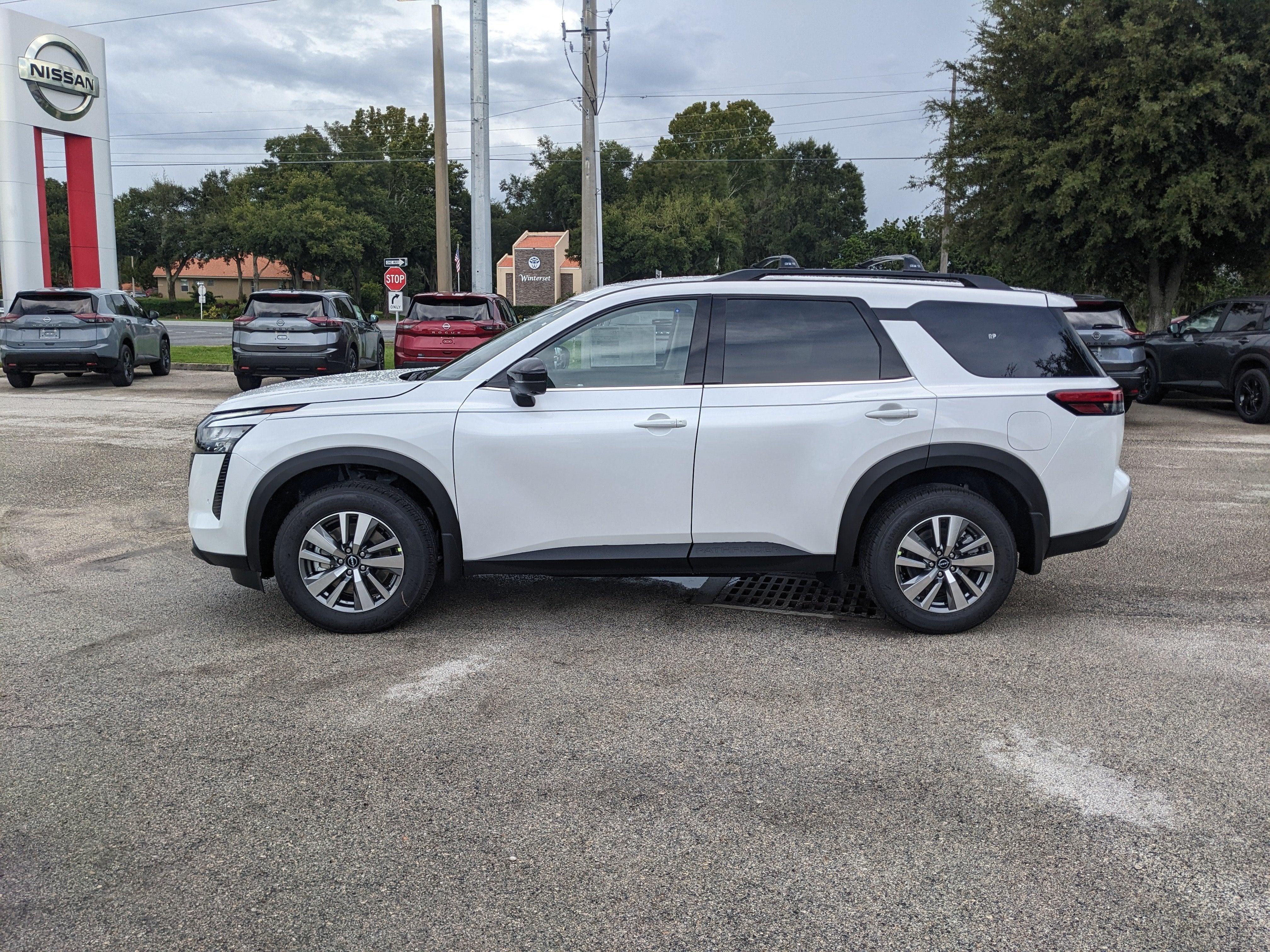 2026 Nissan Pathfinder SL